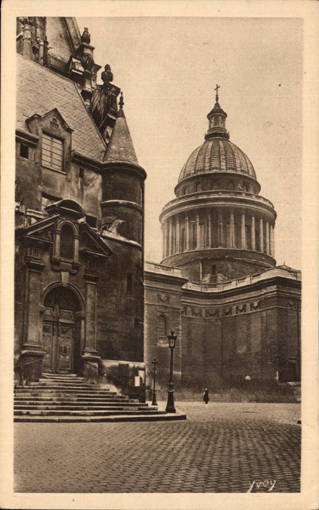 CPA Paris Entering side of the church St Etienne of the Mount and dome of the Pantheon