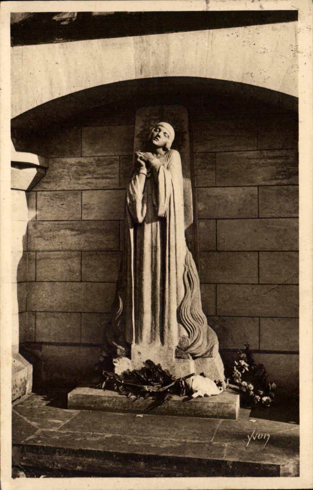 CPA Rouen Places Jeanne market of arc on roughing-hew it Maxime Real del Sarte