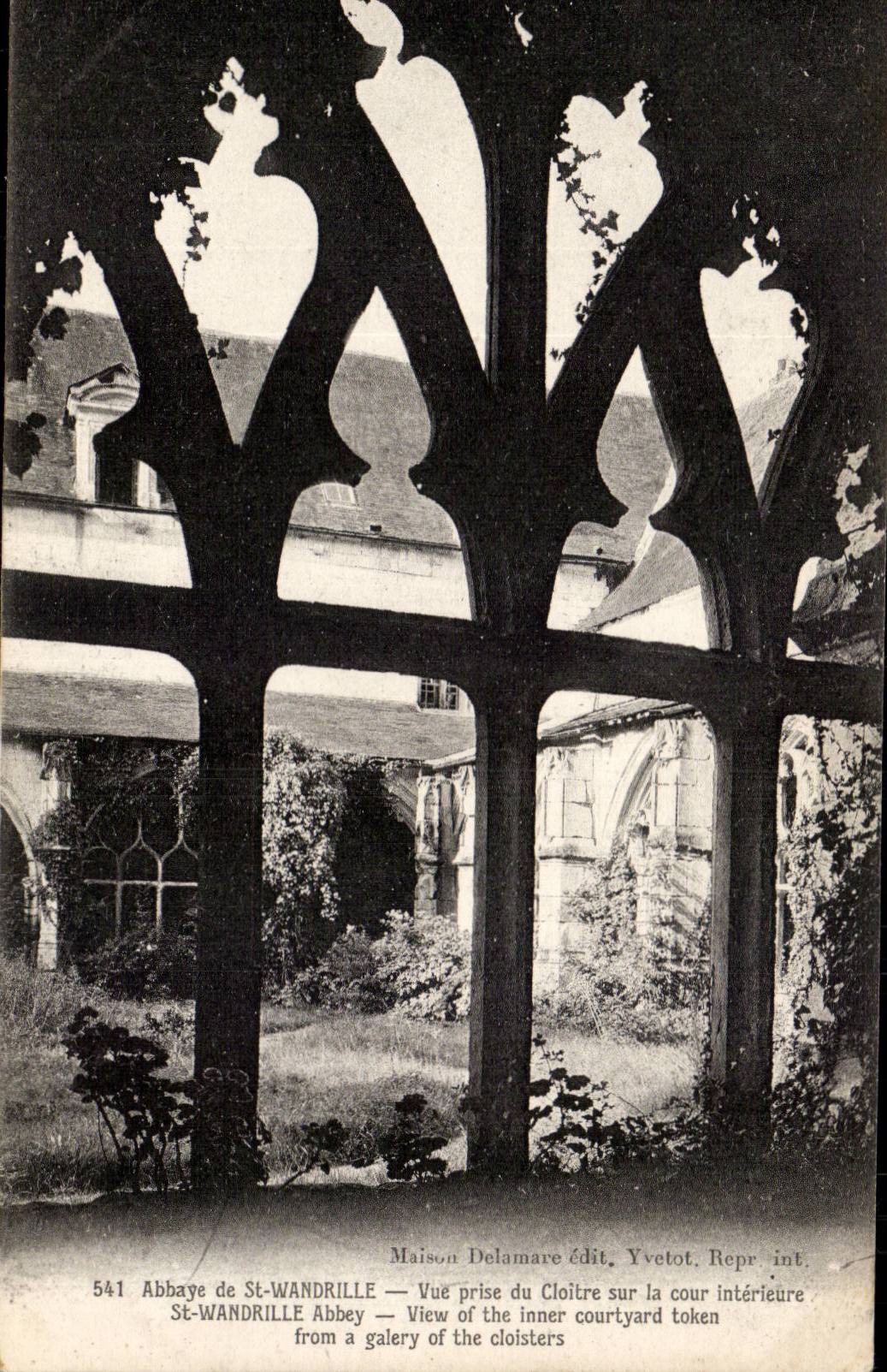 CPA Abbey of St Wandrille Seen from of the cloister on the interior court