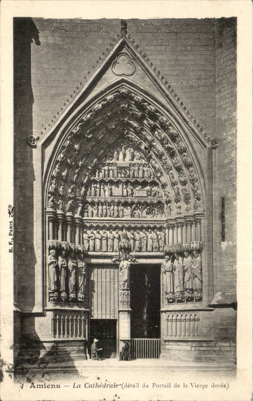 CPA Amiens the cathedral (detail of the gate of the virgin golden)
