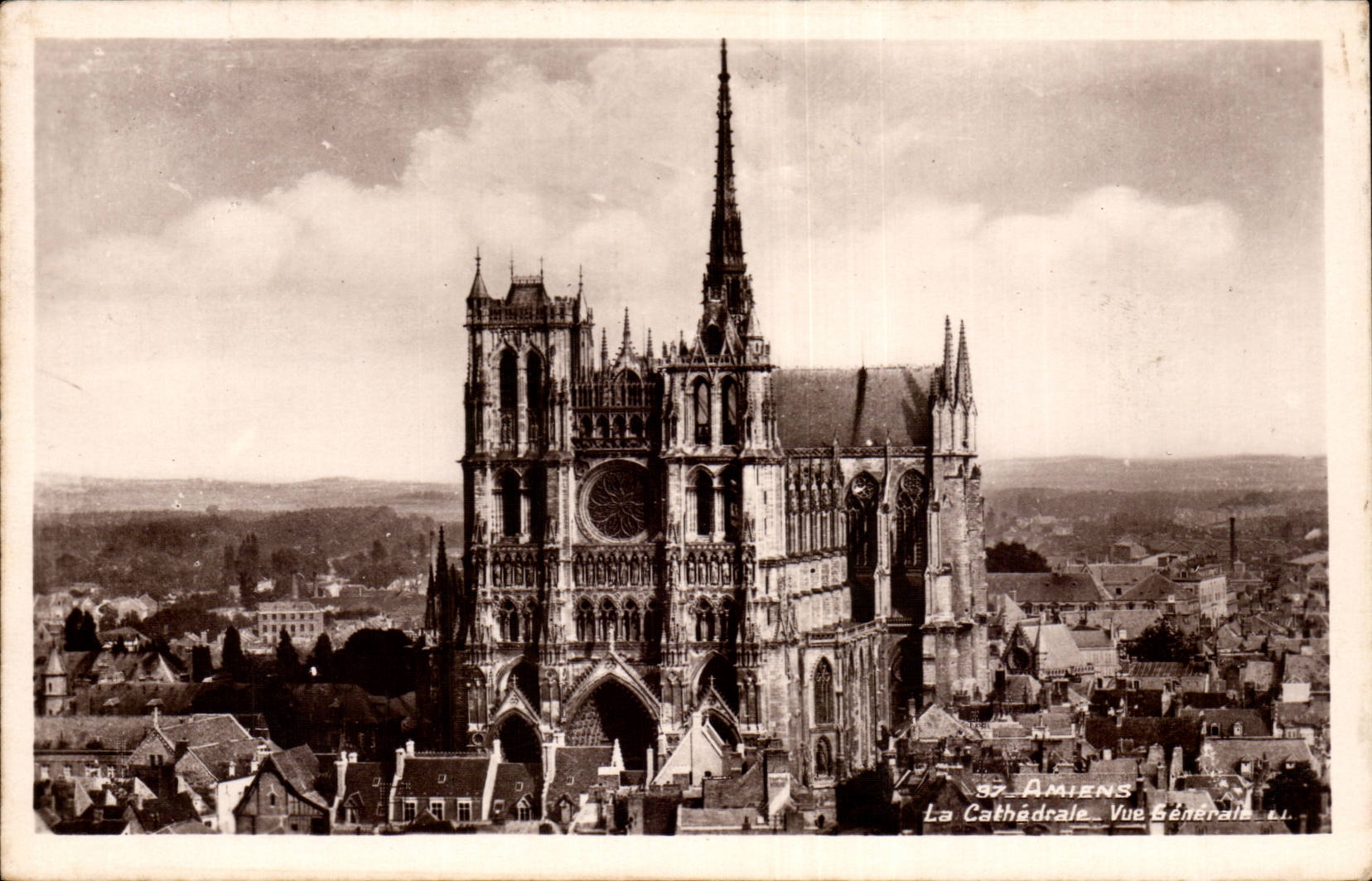 CPA Amiens Cathedral View