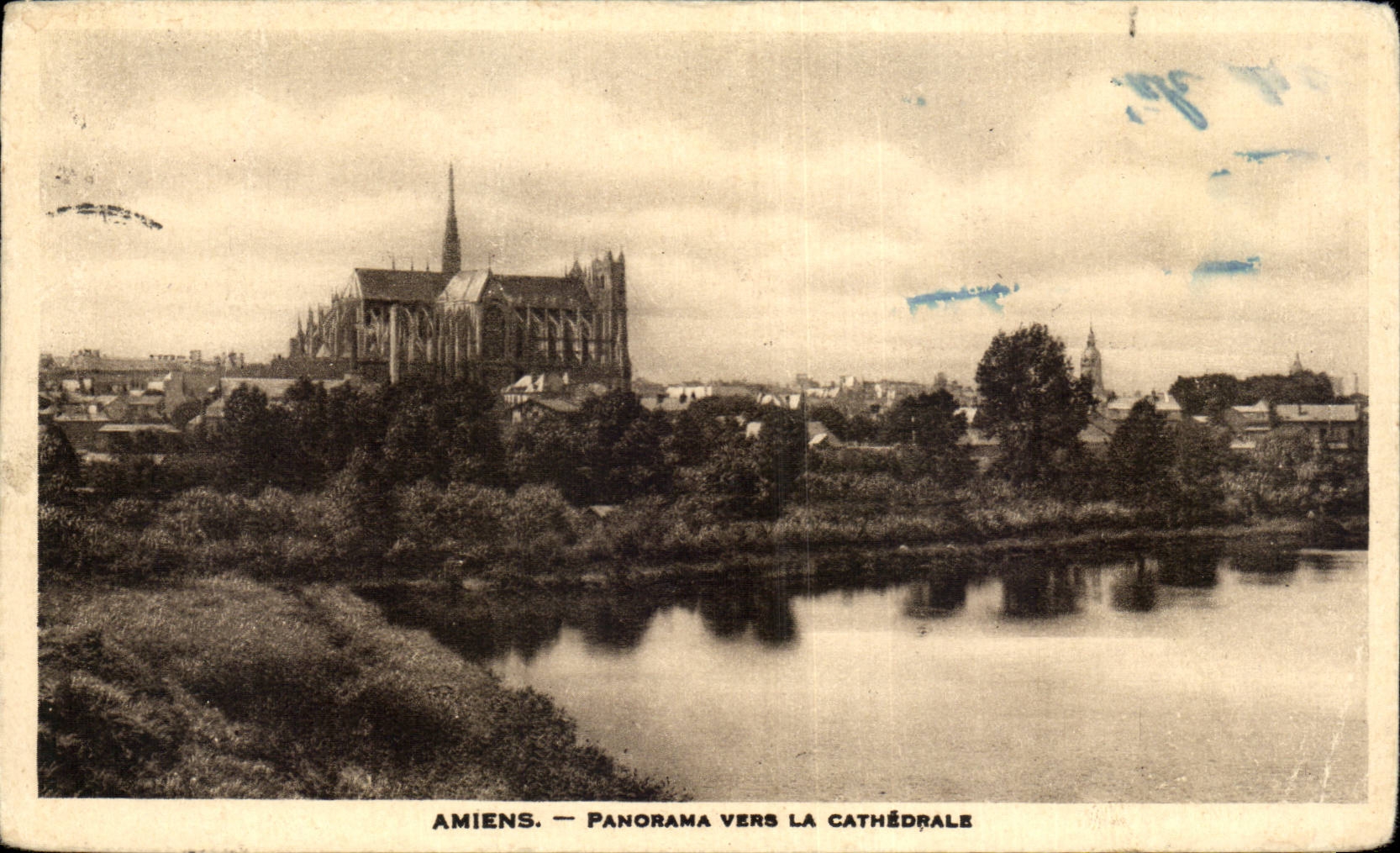 CPA Amiens Panorama towards the cathedral