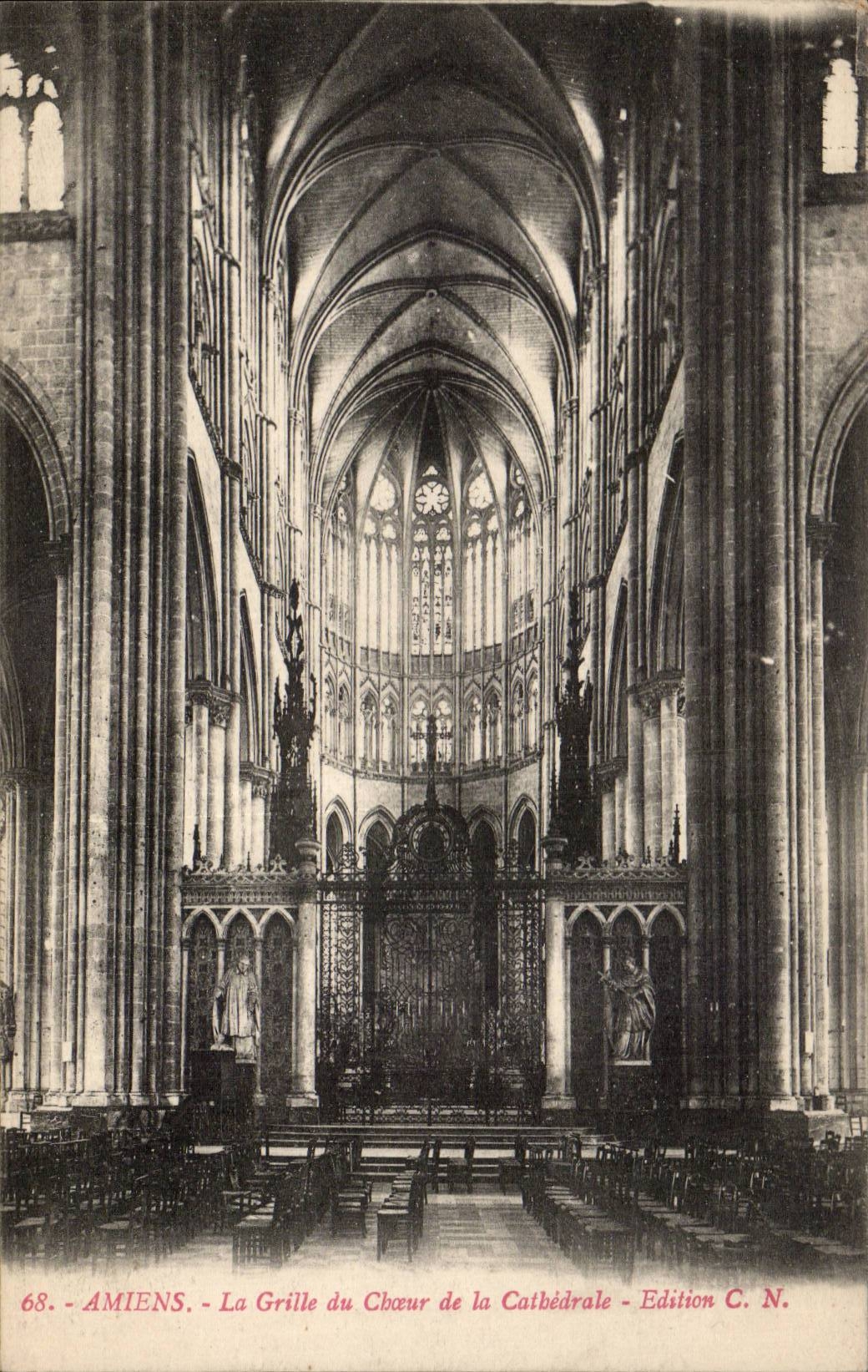 CPA Amiens the cathedral Roasts chorus