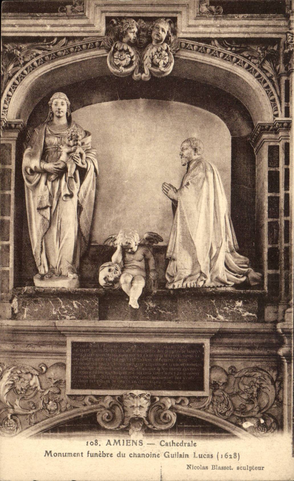 CPA Amiens the funeral cathedral Monument of the canon Guilain Lucas (1628) Angel Angel