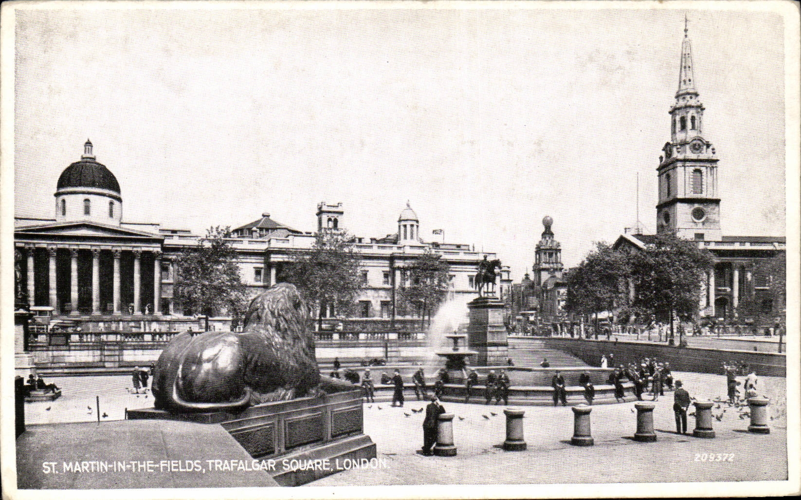 CPA Great Britain London london St Martin in the fields Trafalgar public garden