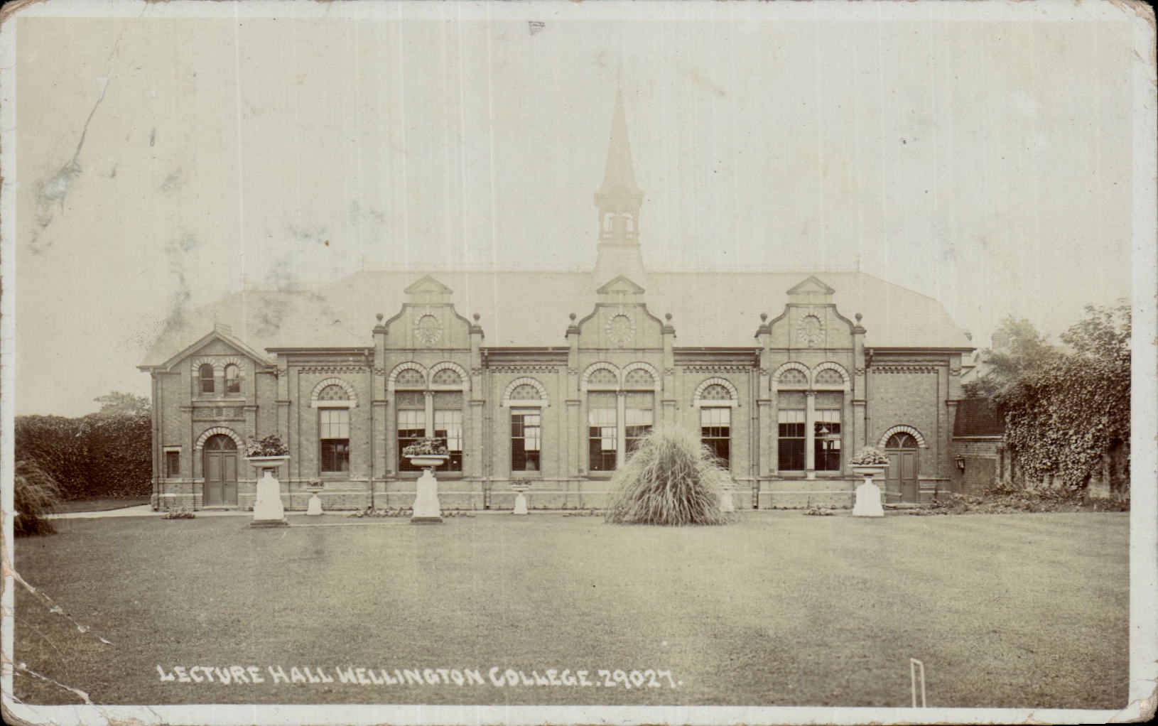 CPA Great Britain CARTE PHOTO Lecture Hall Welington college