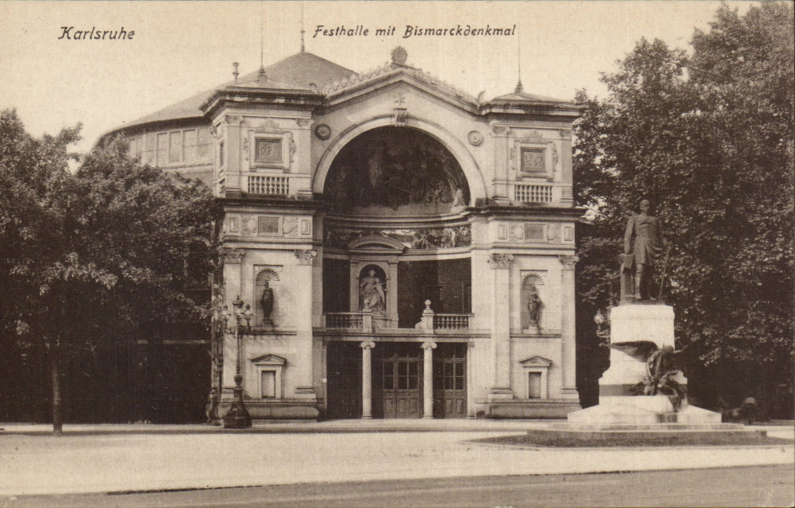 CPA Karlsruhe Festhalle mit Bismarckdenkmal