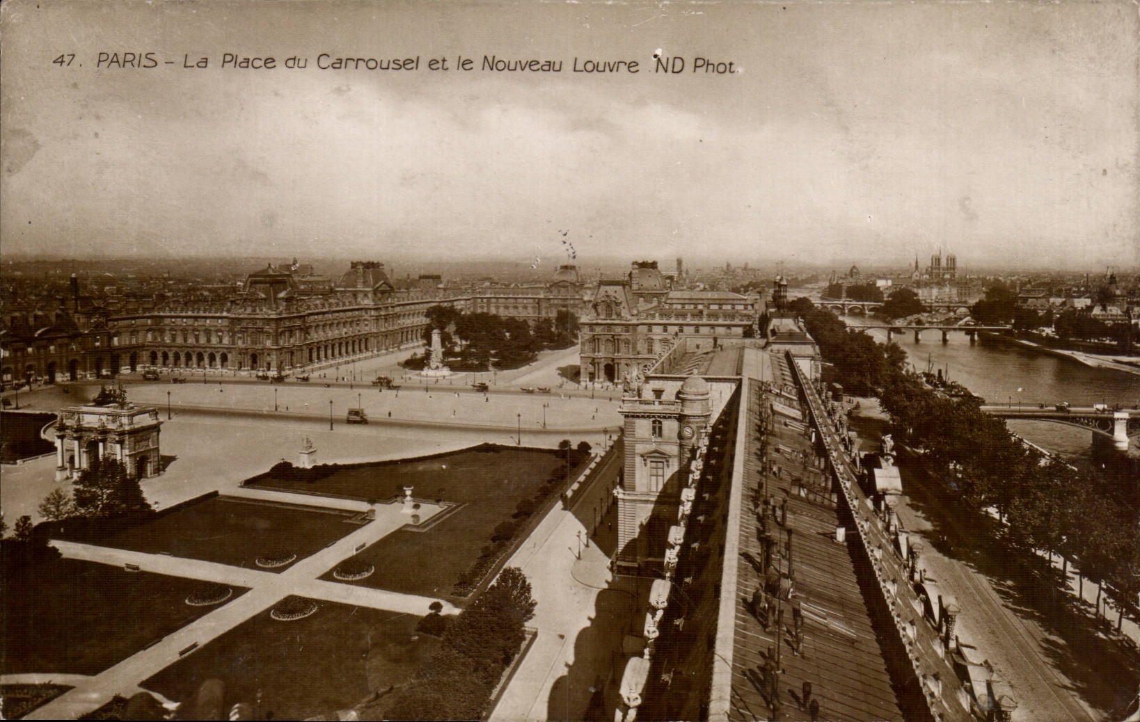 Paris - 1 - La Place du Carrousel et Nouveau Louvre - CPA 