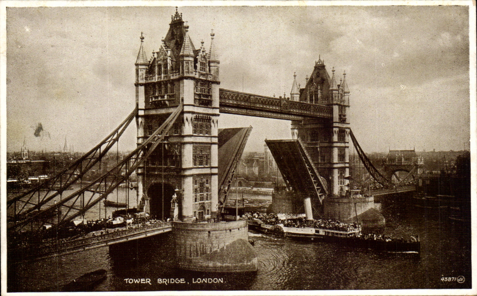 England - England - London - Tower Bridge - CPA