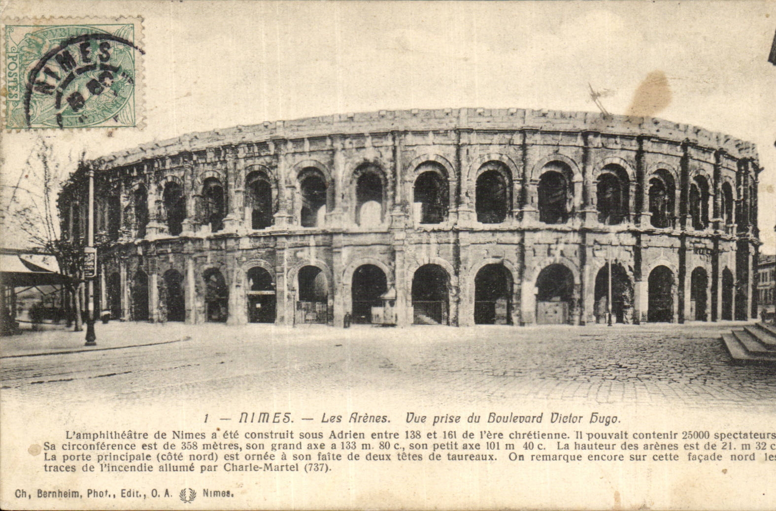 Nimes - die Arena - gesehen von der Prachtstrasse Victor Hugo CPA