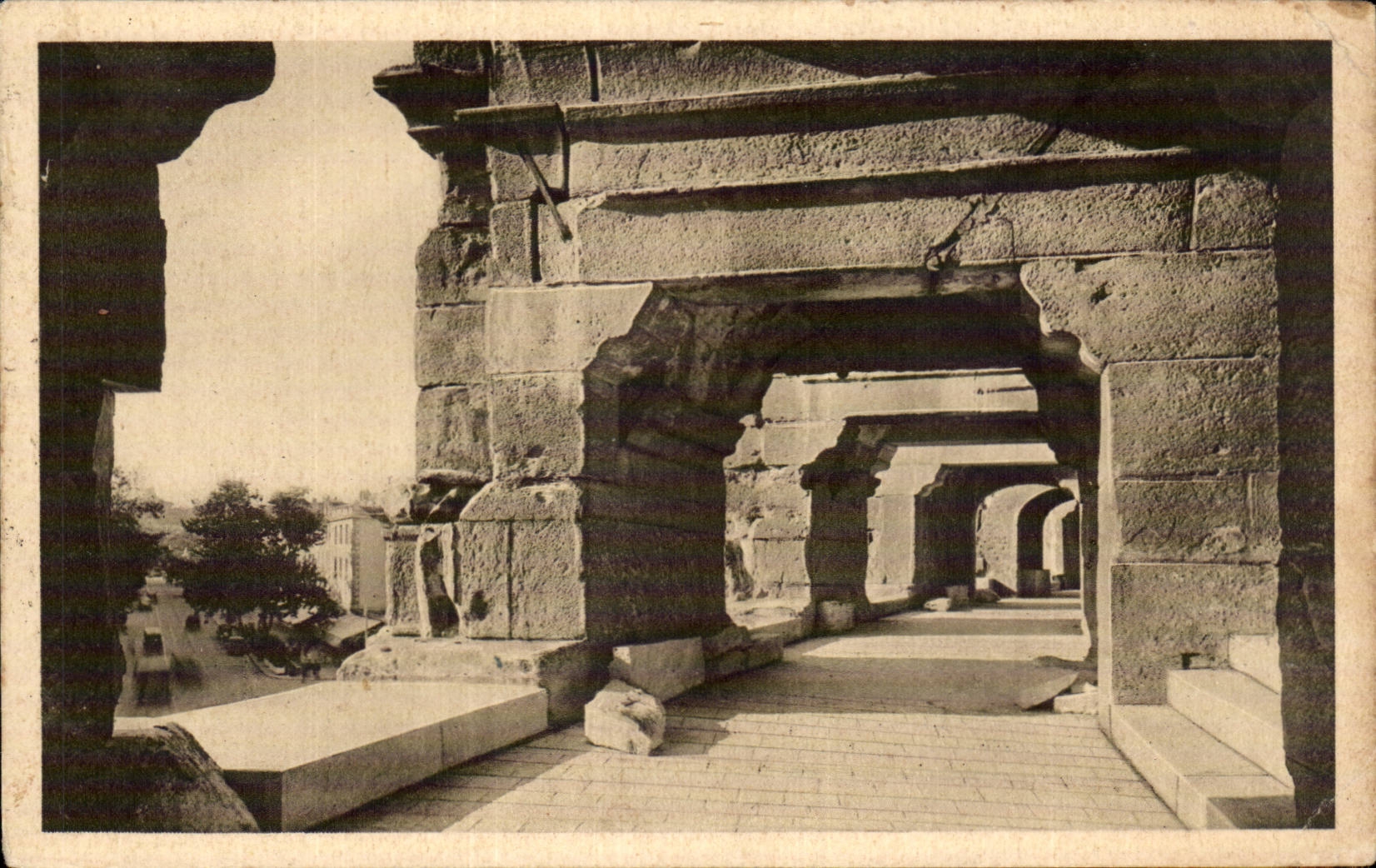 Nimes - die Arena - externe Galerien CPA