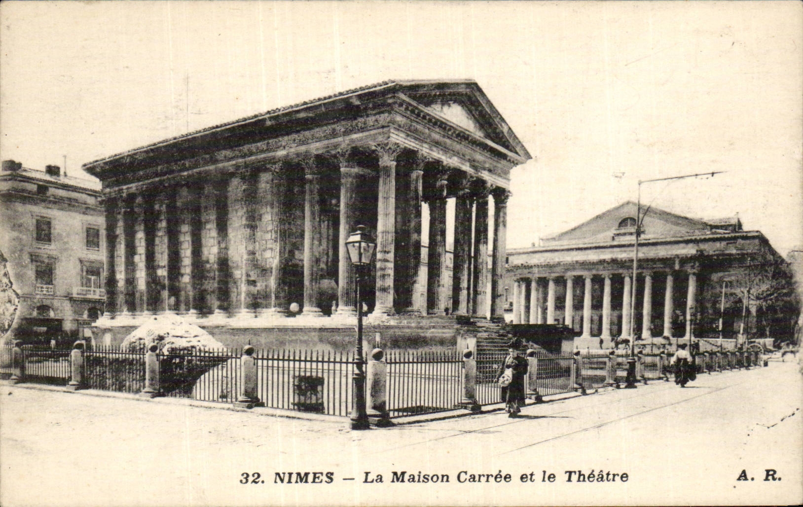 Nimes - Maison Carree und Theater CPA