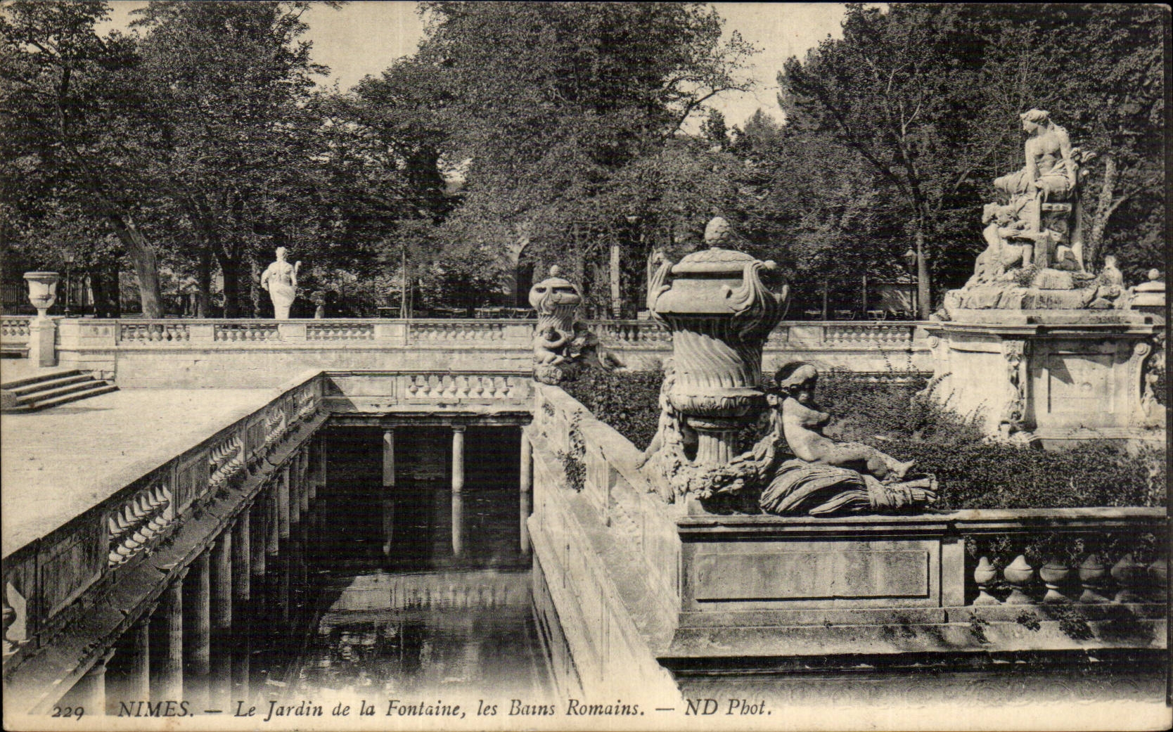 Nimes - der Garten des Brunnens CPA
