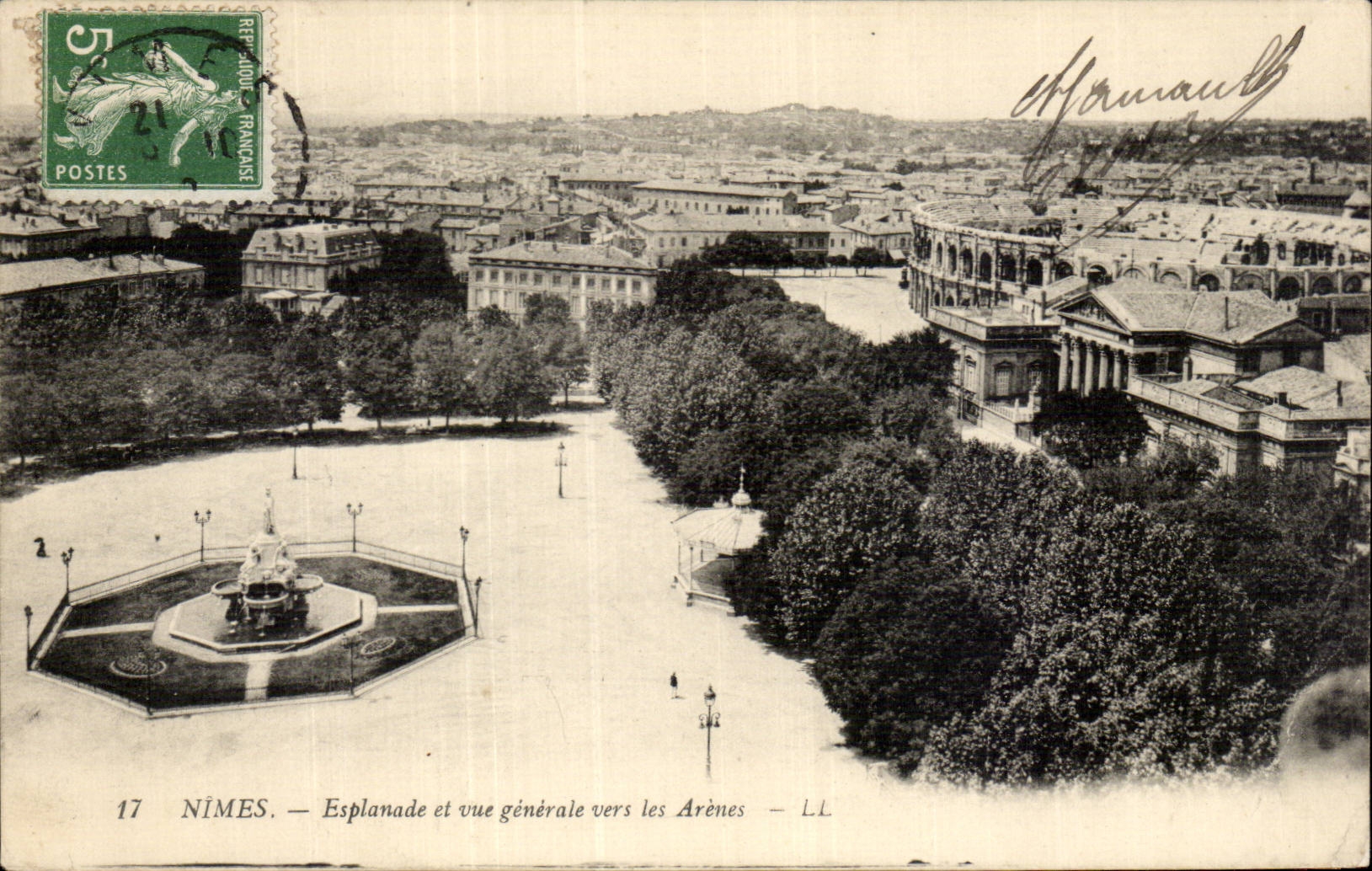 Nimes - Esplanade und Ansicht in Richtung zur Arena CPA