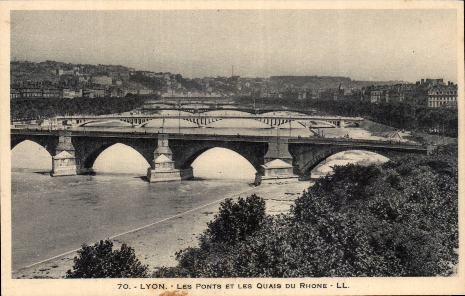 CPA Lyon bridges and quays of the Rhone
