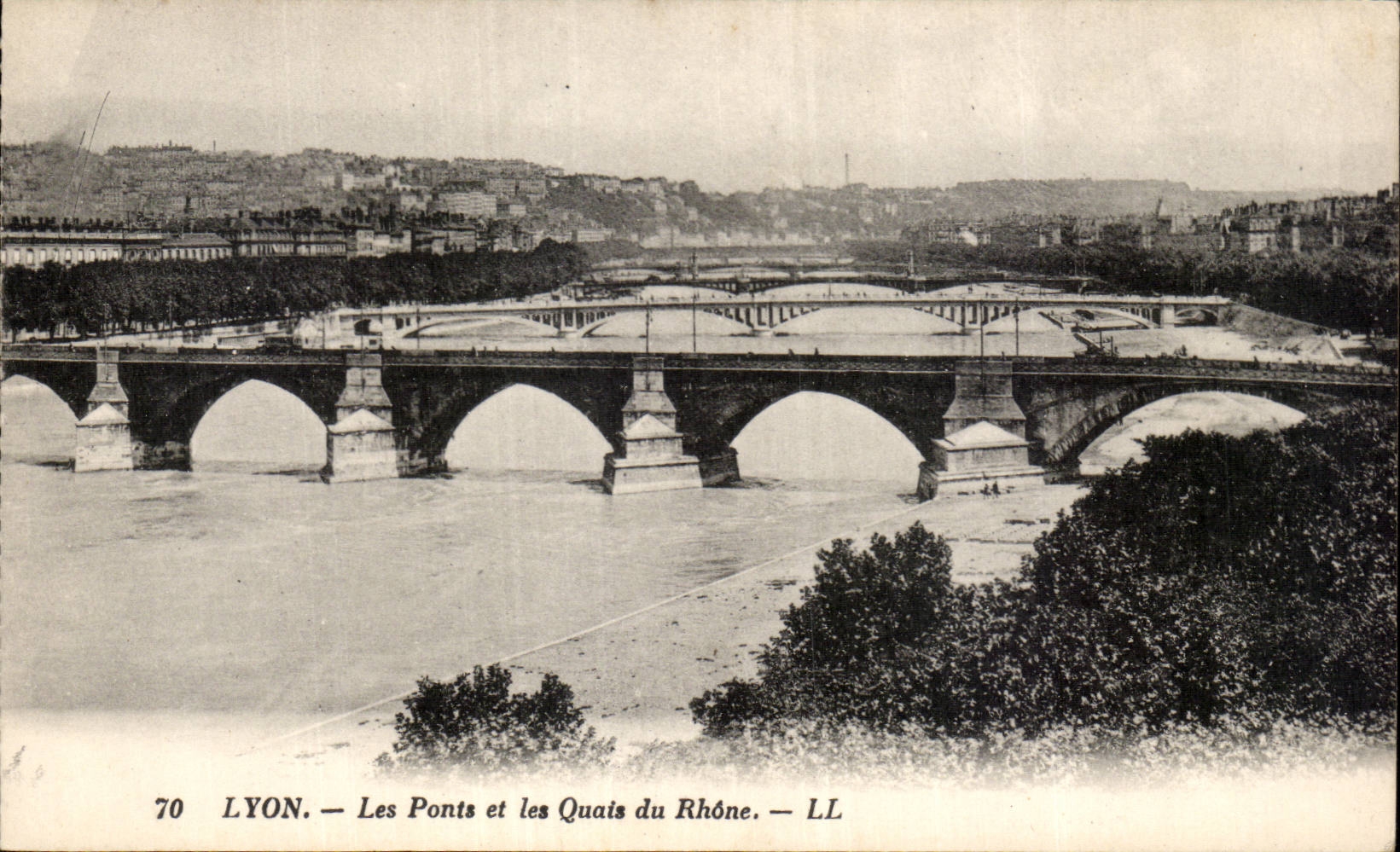 CPA Lyon bridges and quays of the Rhone