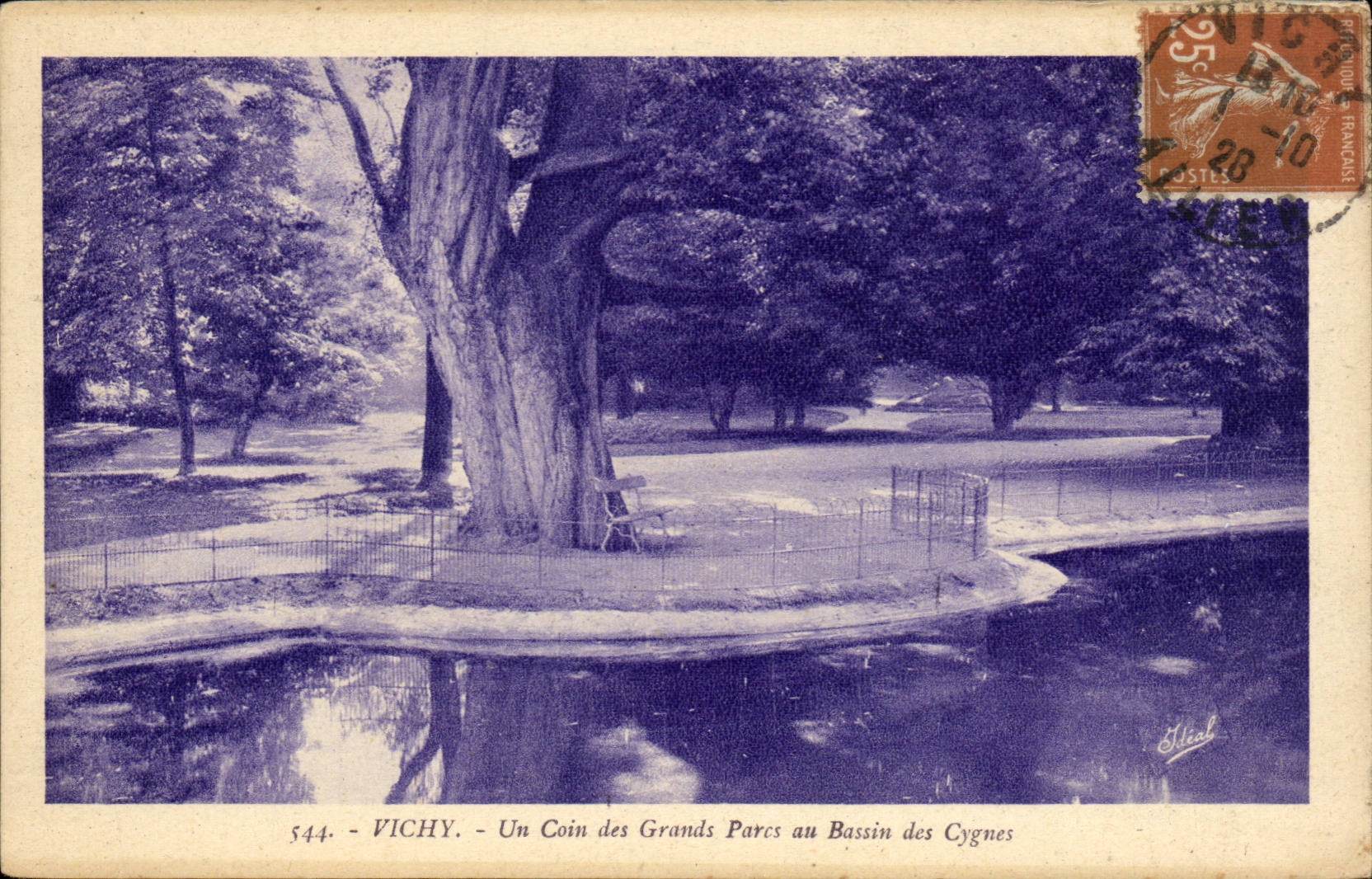 CPA Vichy Un coin des grands parcs au bassin des cygnes