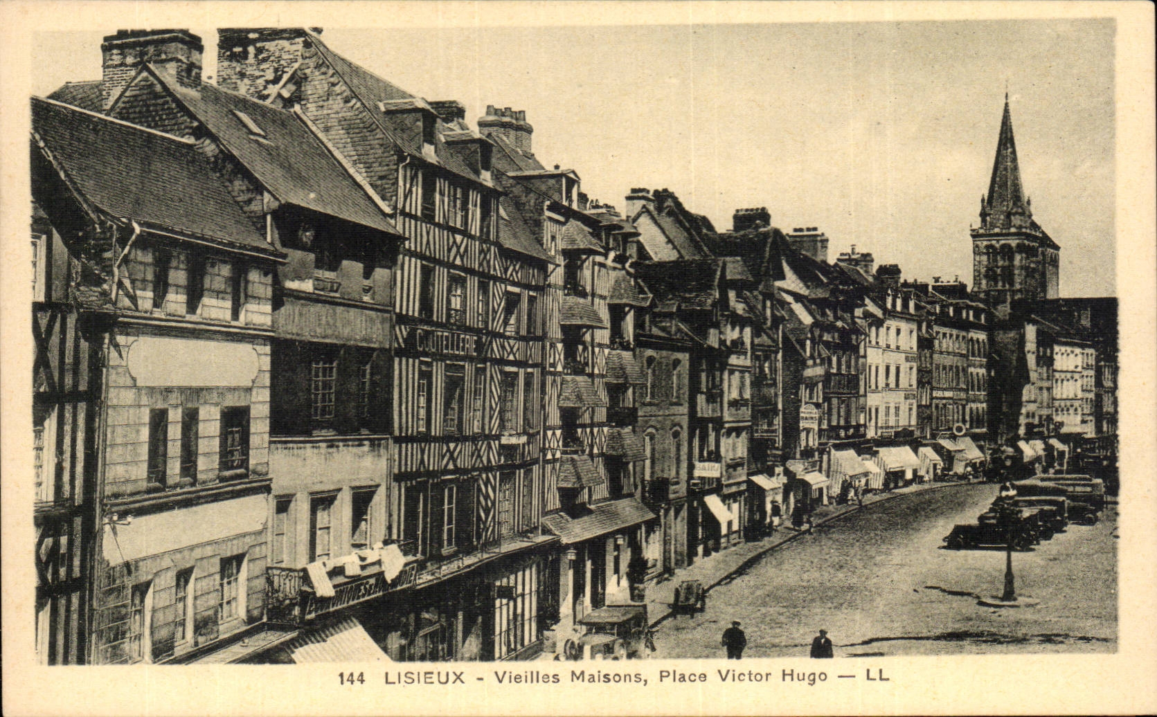 Lisieux - alte Frauen Hauser - Platz Victor Hugo - CPA