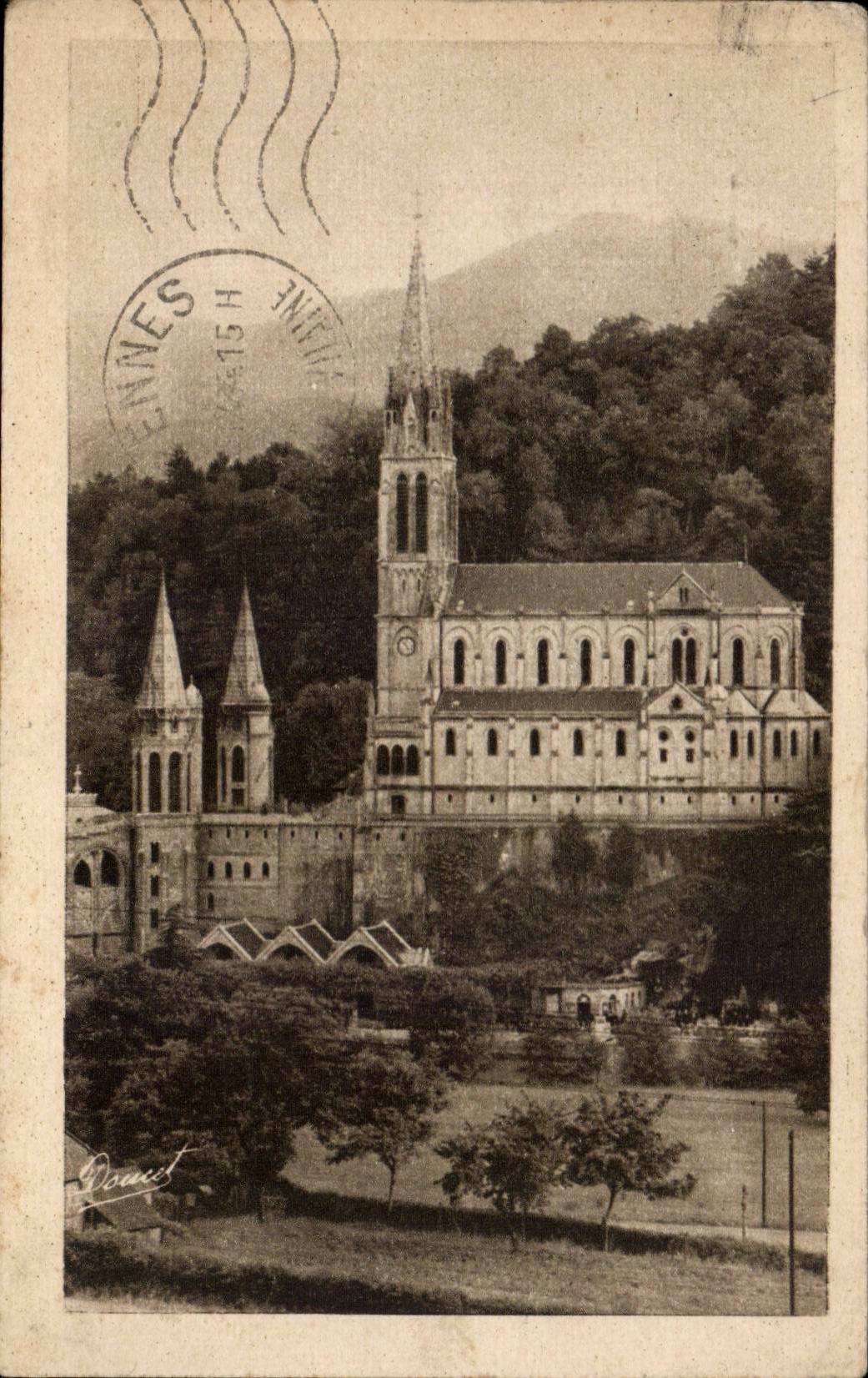 Lourdes - the Basilica - CPA