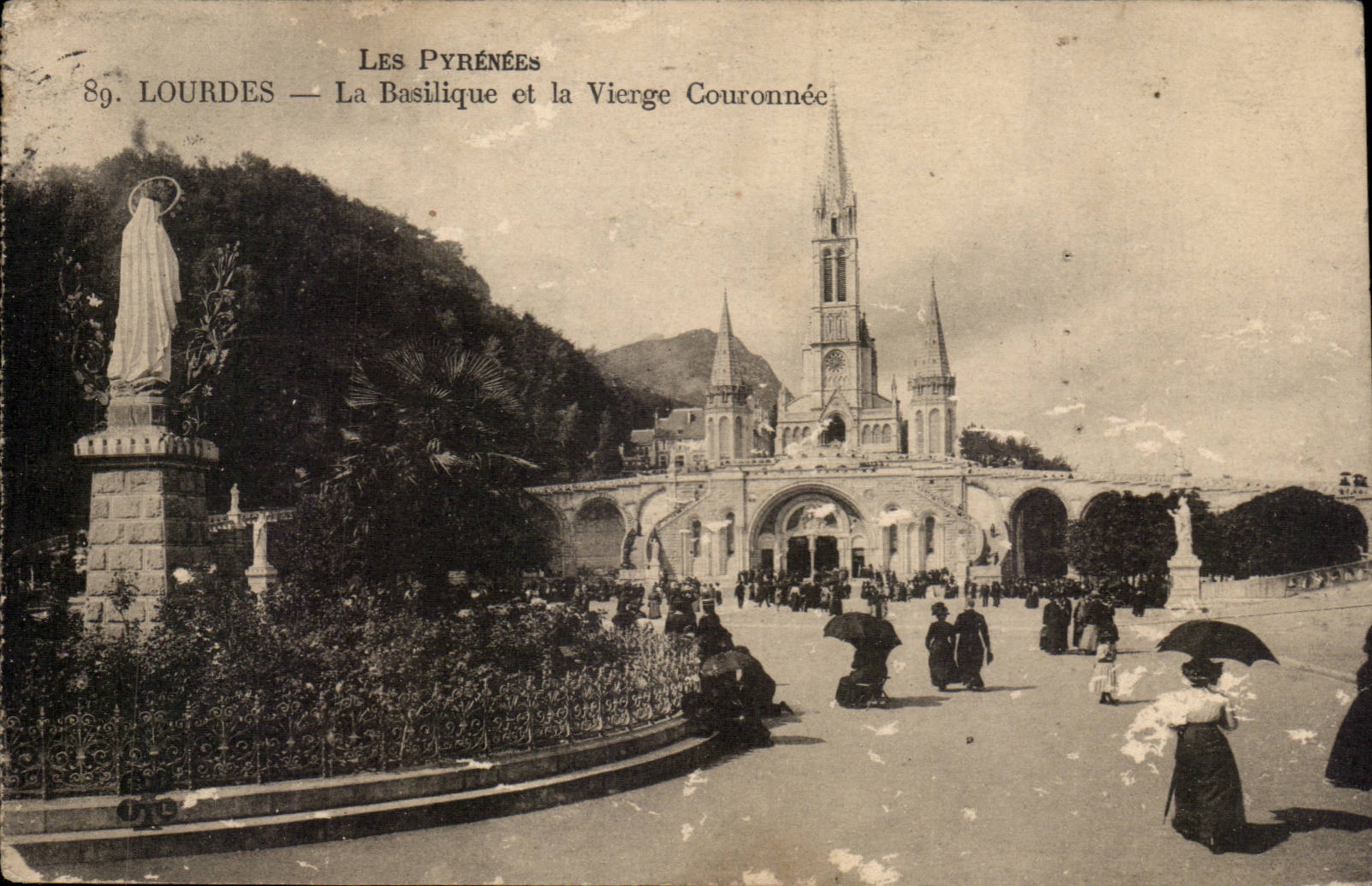 Lourdes - the Basilica and Viege Crown - CPA