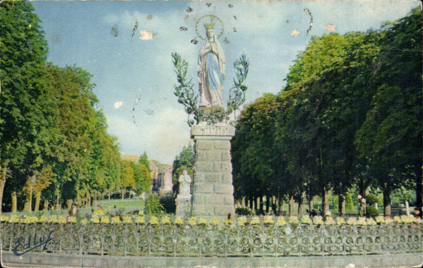 Lourdes - the Couronnee Virgin - CPA