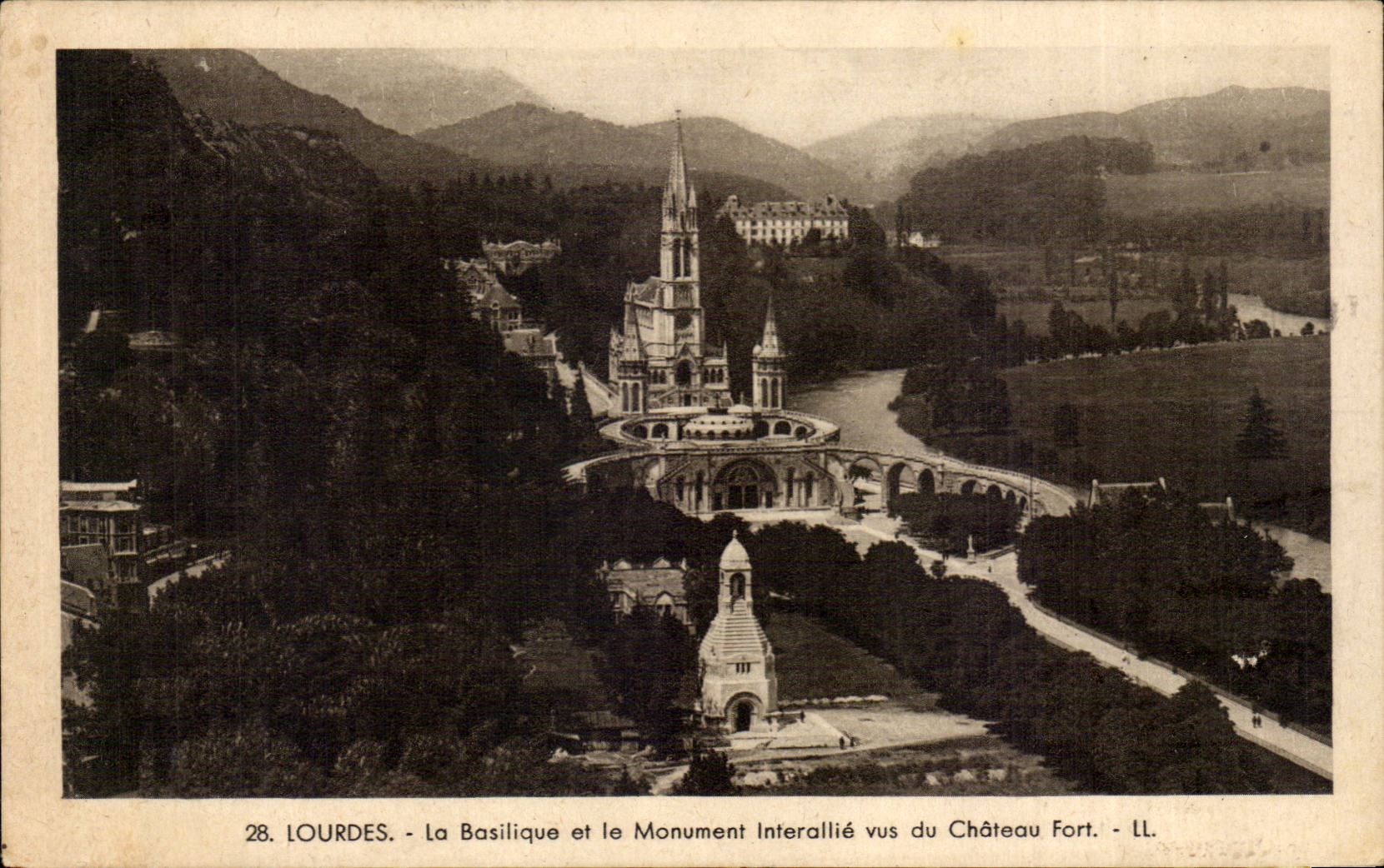 Lourdes - the Basilica - CPA