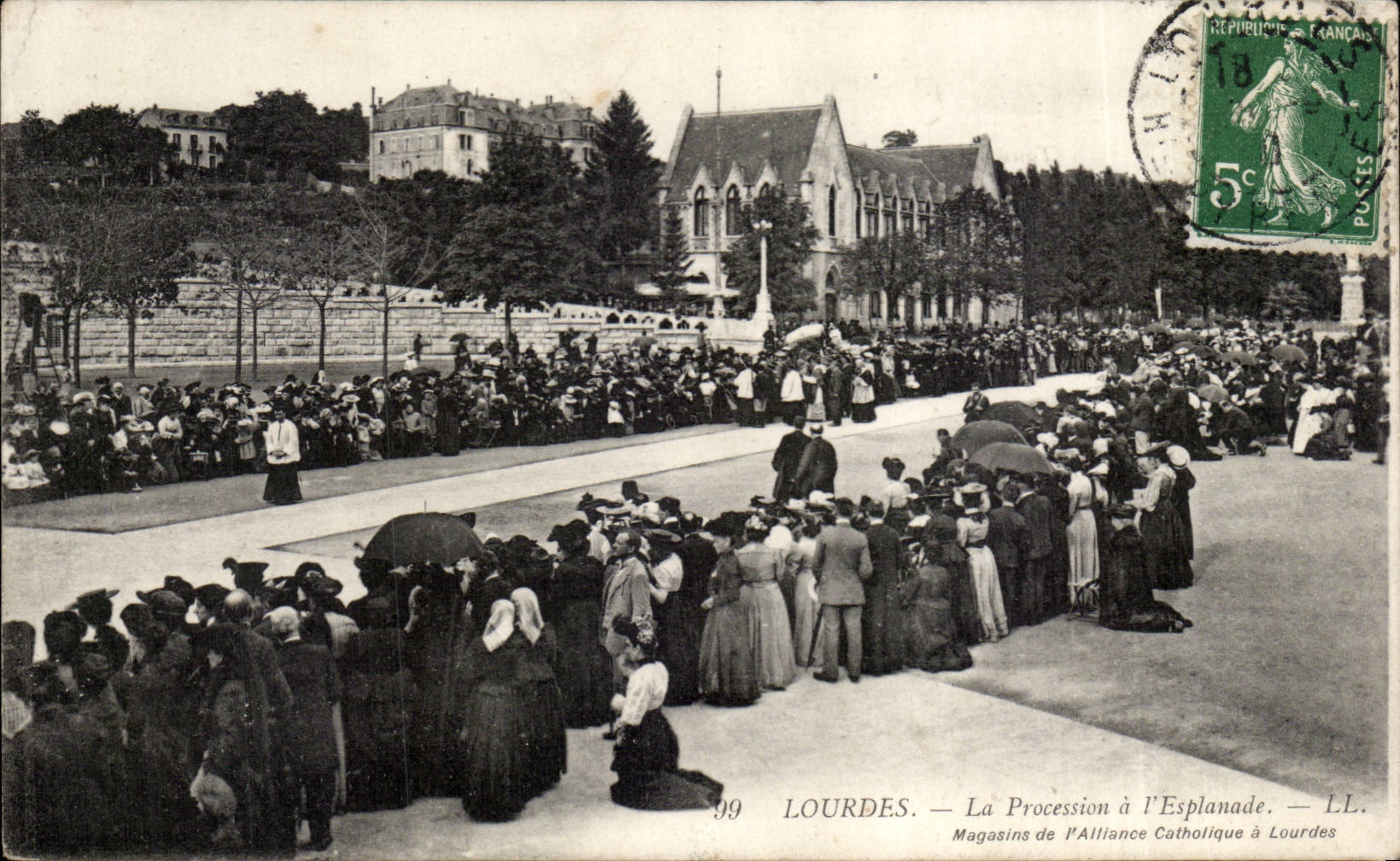 Lourdes - the Procession with the Esplanade - CPA