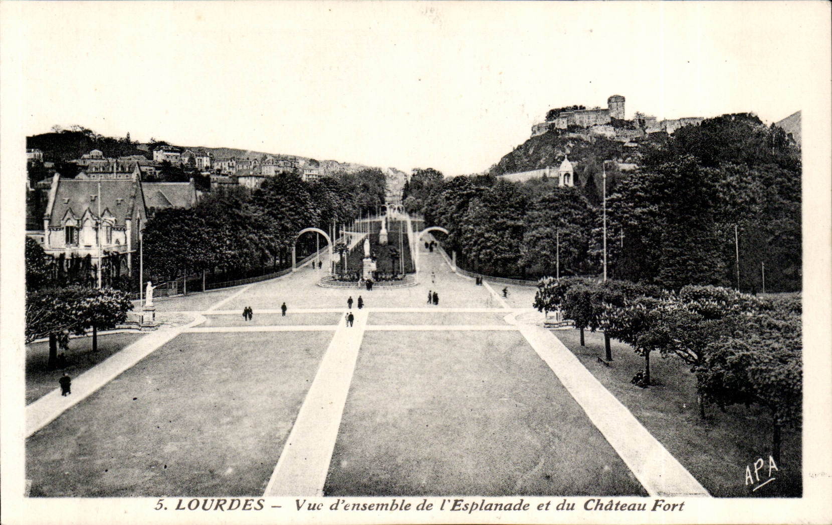 Lourdes - Overall picture of the Esplanade and the Castle Fort - CPA