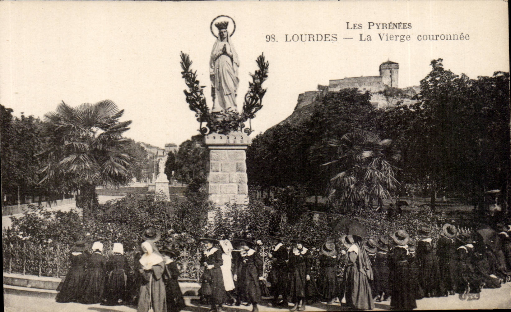 Lourdes - the Couronnee Virgin - CPA