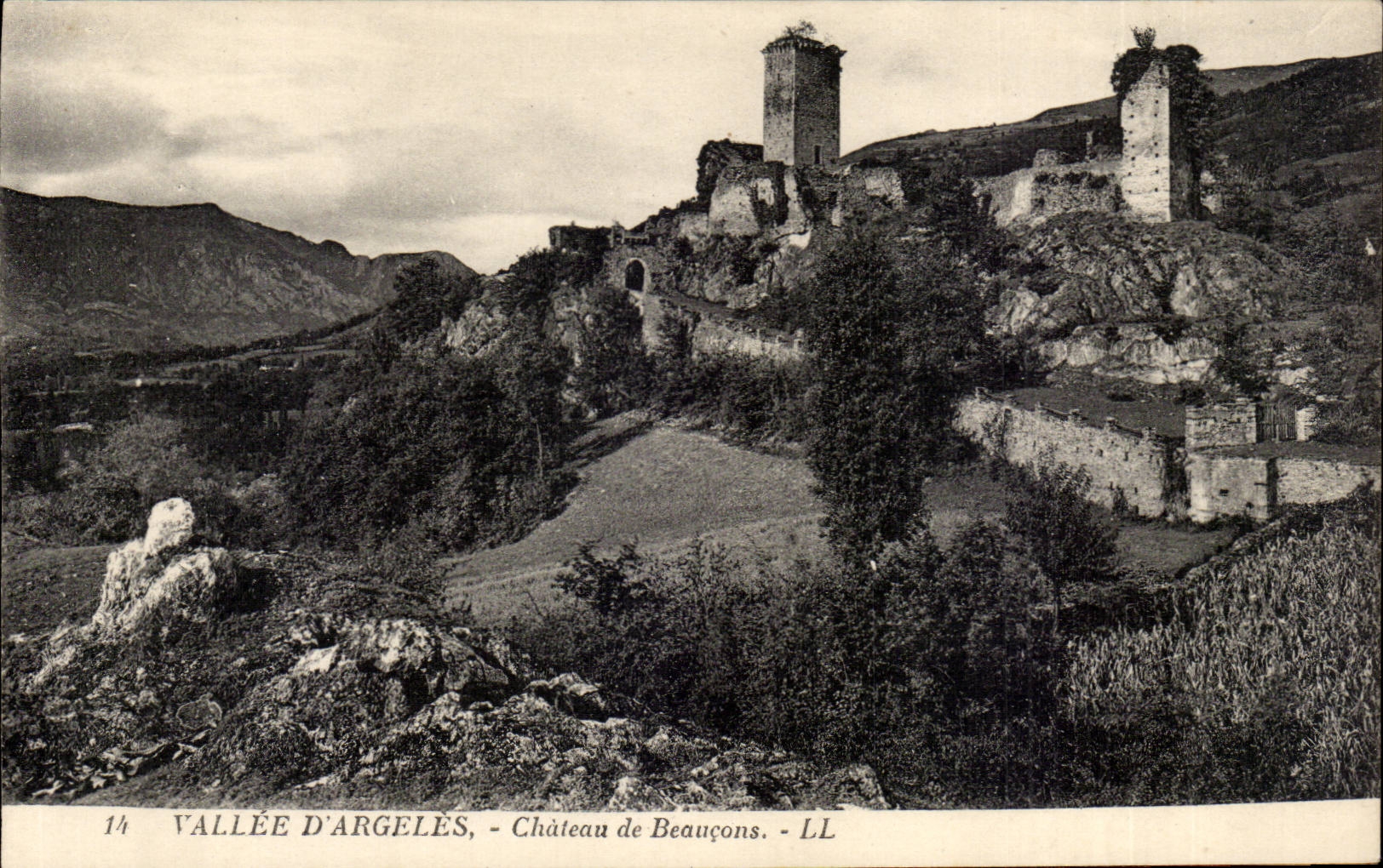 Valley of Argeles - Castle of Beaucons - CPA