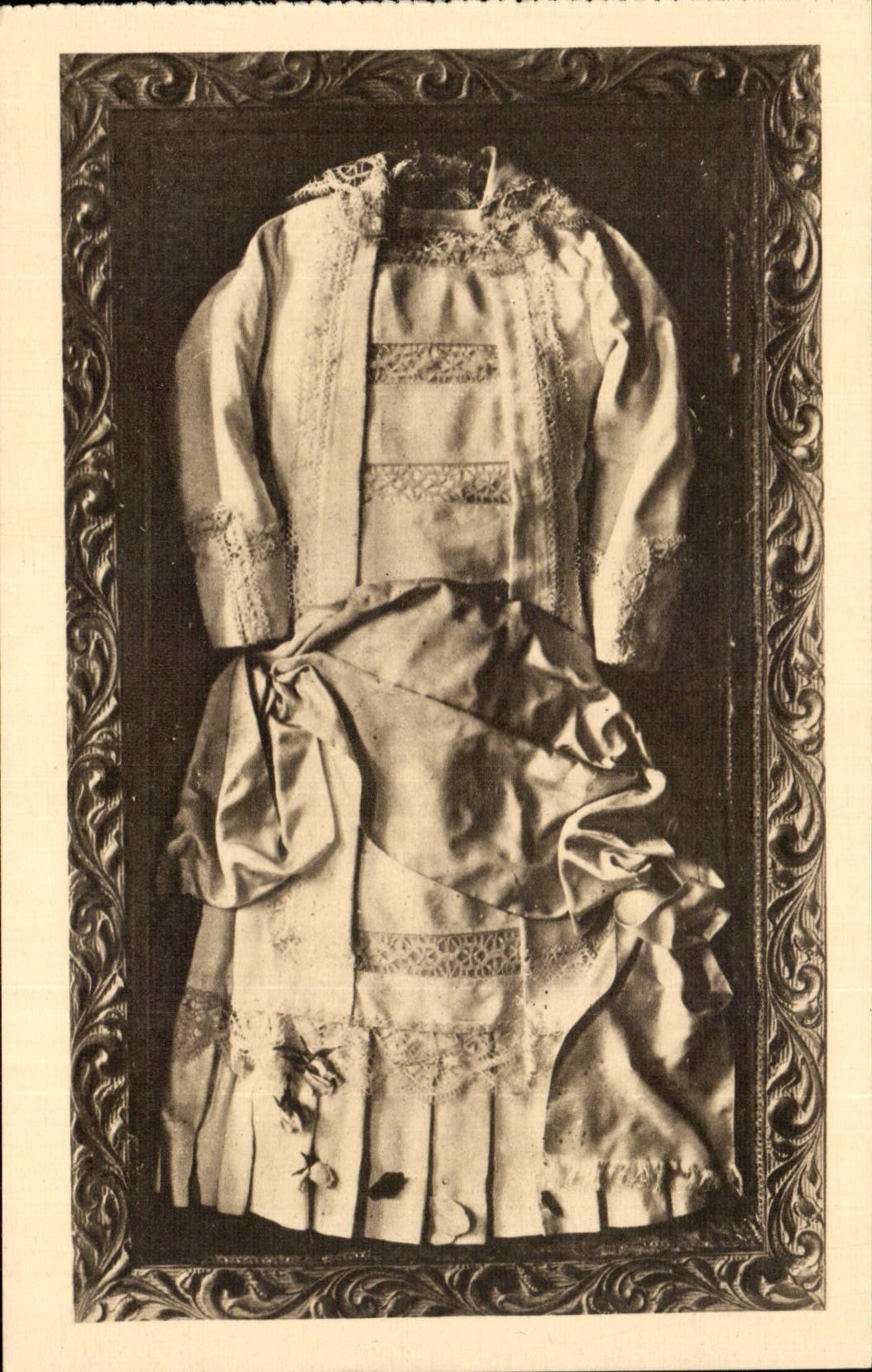 CPA wickelt Weiss Sainte Therese des Kindes Jesus Lisieux ein