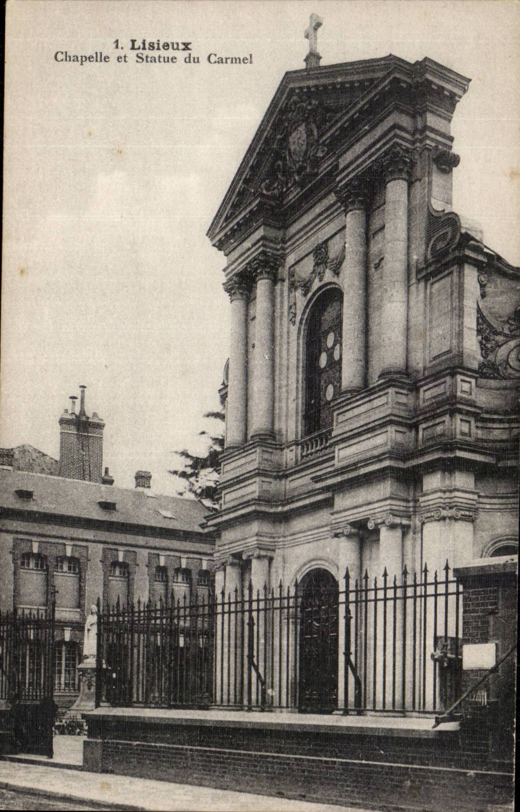 CPA Lisieux Wolbung und Statue des carmel