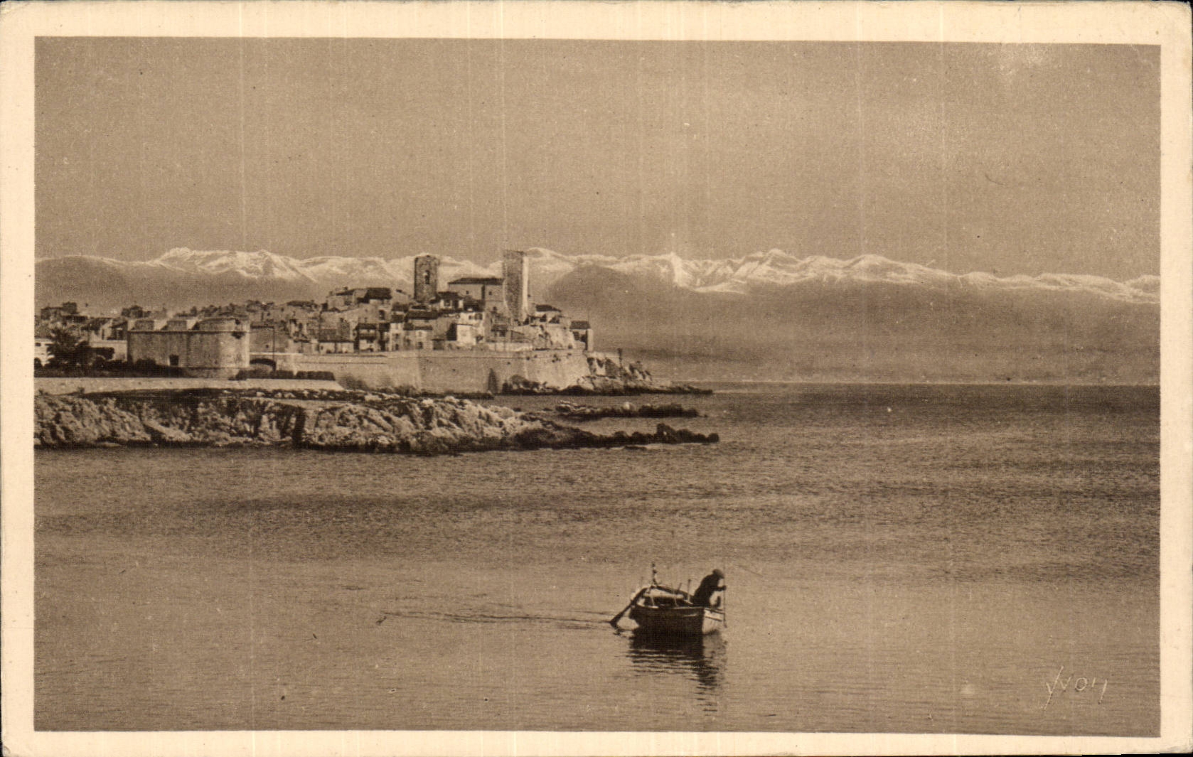 CPA Antibes the strong one Squares and the alpine range