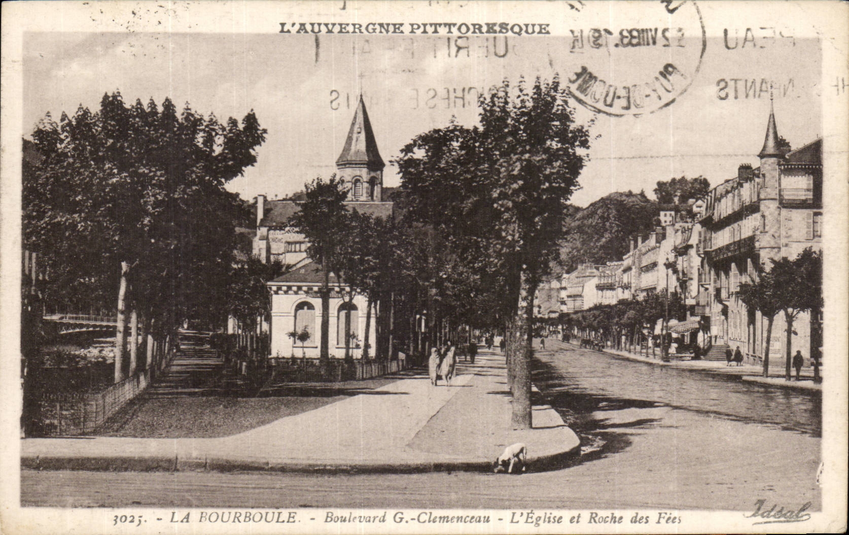CPA Bourboule Clemenceau Prachtstrasse die Kirche und der Felsen der Feen