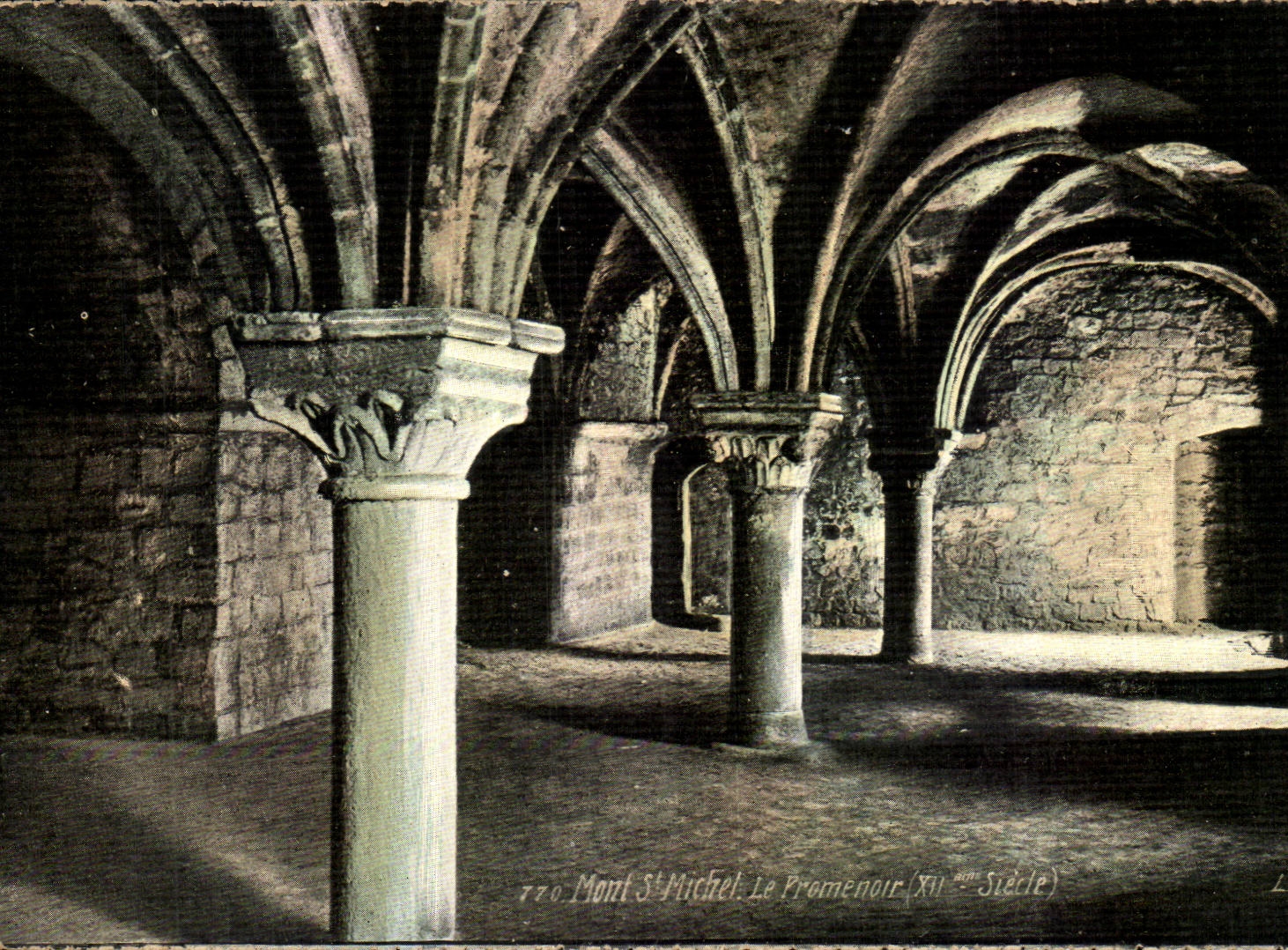 CPA Mont Saint Michel the promenade