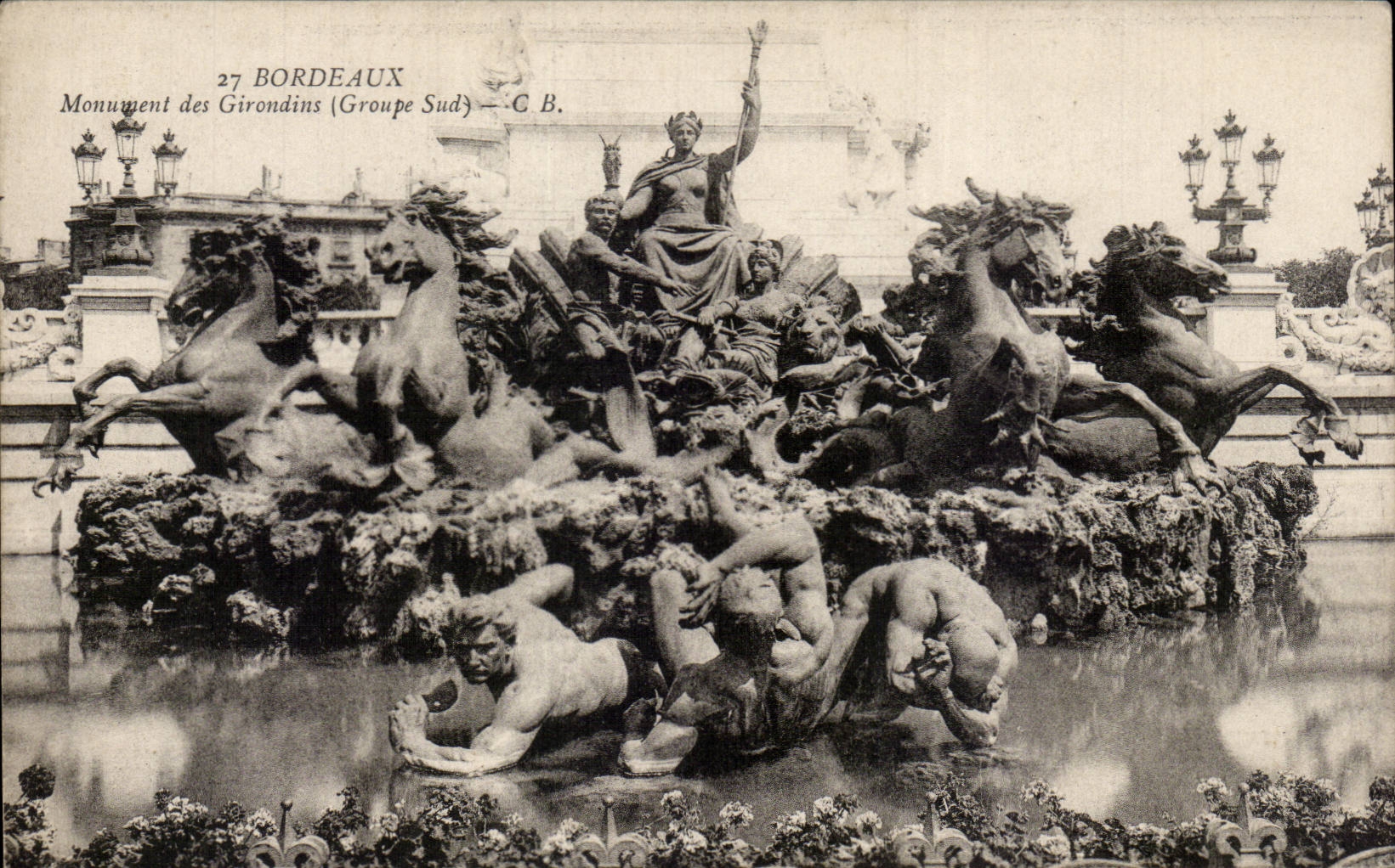 CPA Bordeaux Monument of the Of Gironde ones