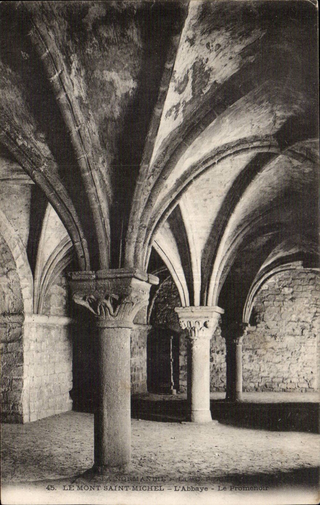CPA Mont Saint Michel Abbey the promenade