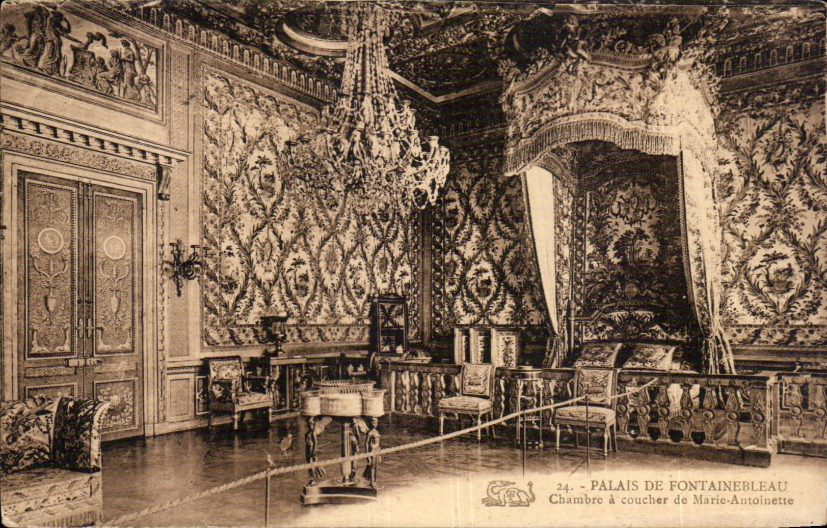 CPA palate of Fontainebleau Chambre has to sleep of Marie Antoinette