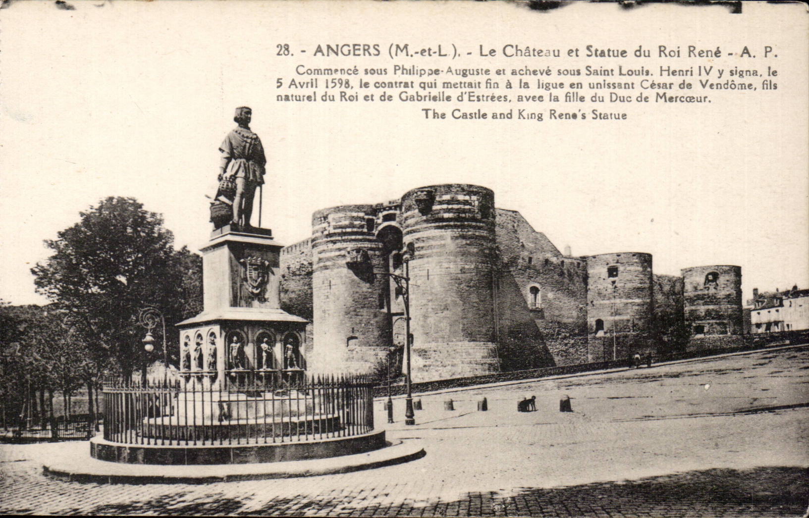 CPA Angers the castle and Statue of king Rene
