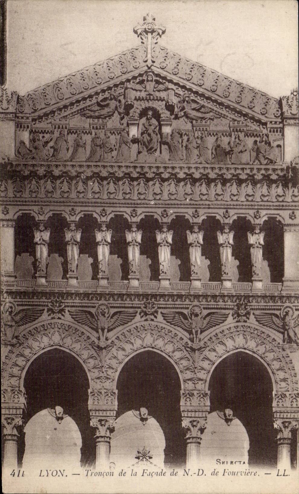 CPA Lyon Section of the Nd frontage of Fourviere