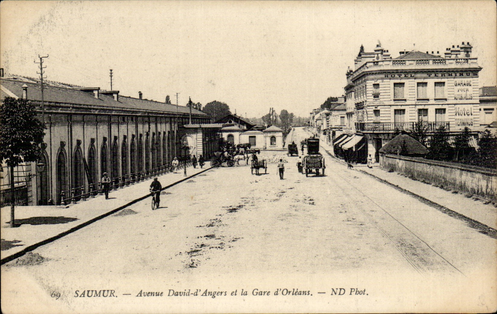 CPA Saumur Which occurred David of Angers and Train station of Orleans