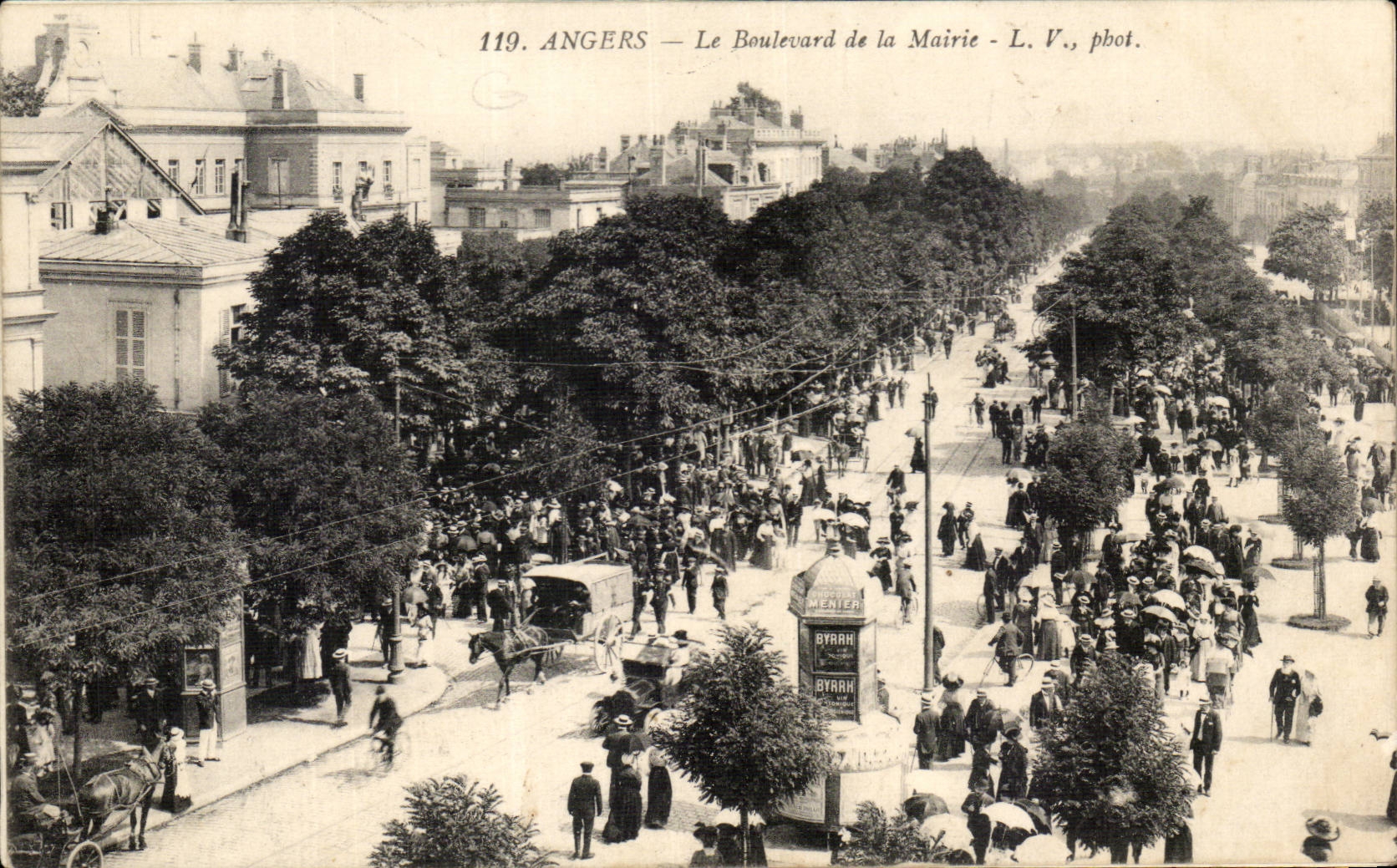 CPA Angers the boulevard of the town hall