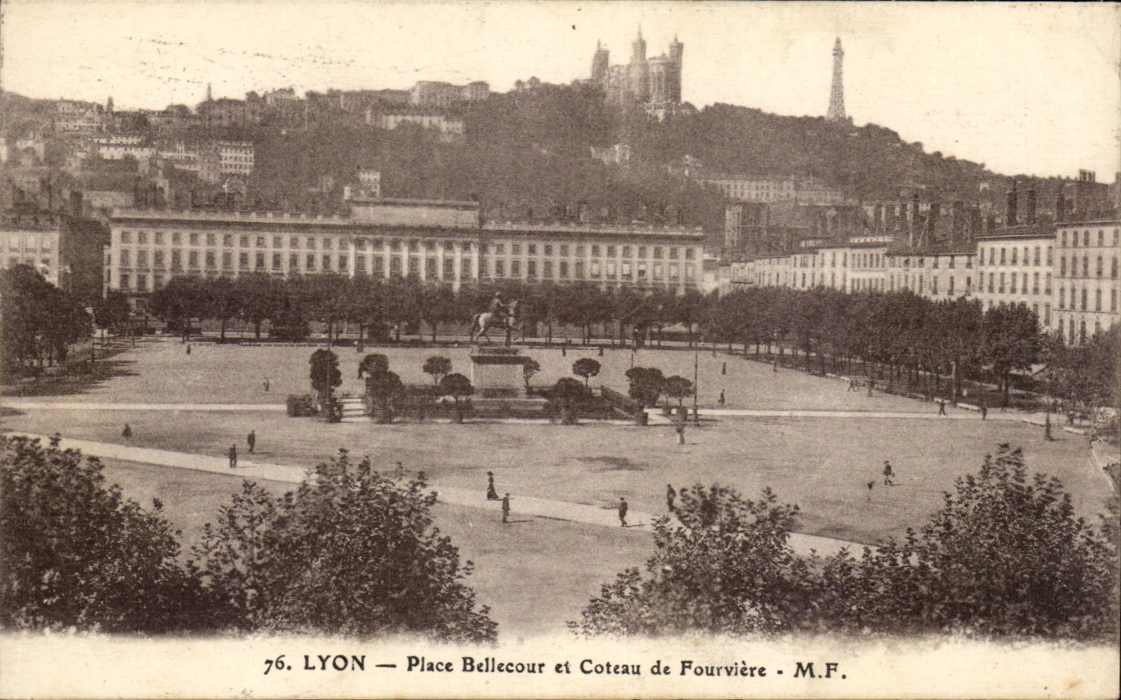 CPA Lyon Places Bellecourt and slope of Fourviere