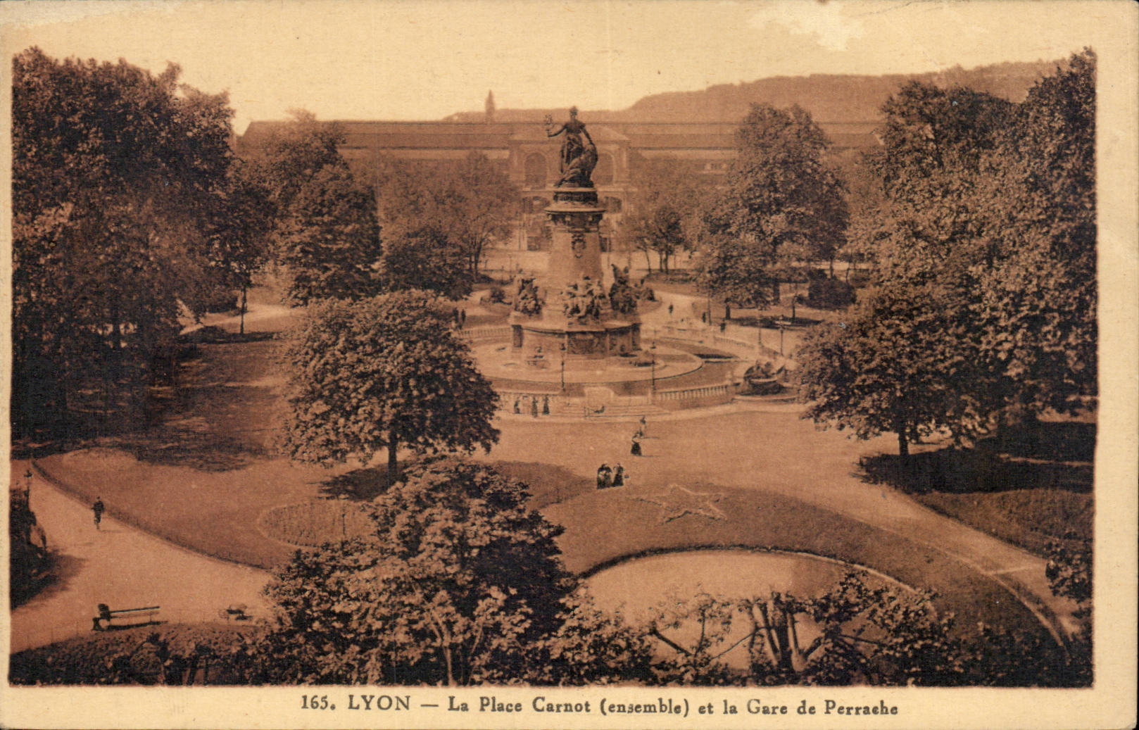 CPA Lyon the Carnot palate (together) and Train station of Perrache