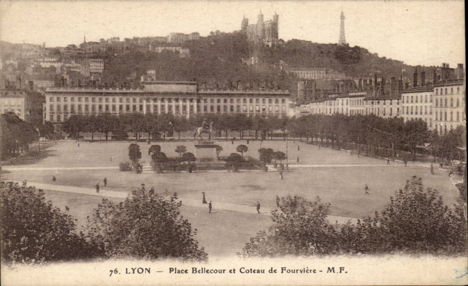 CPA Lyon Places Bellecourt and slope of Fourviere