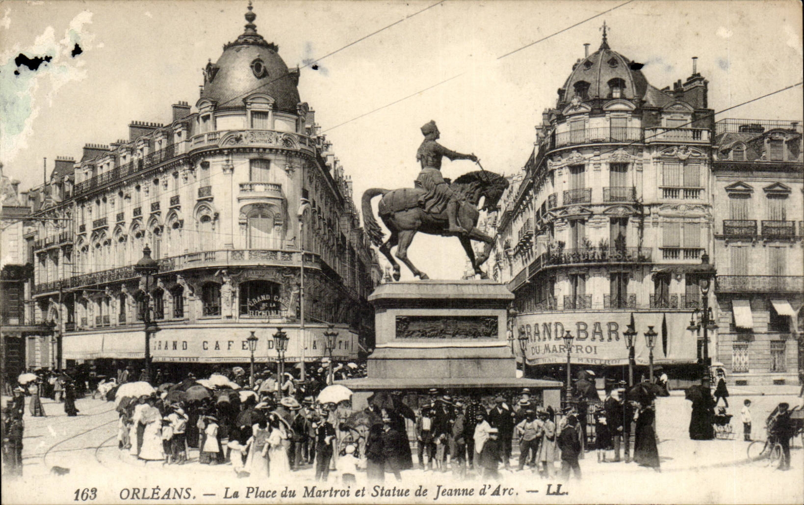 CPA Orleans the place of the martroi and Statue of Jeanne of arc
