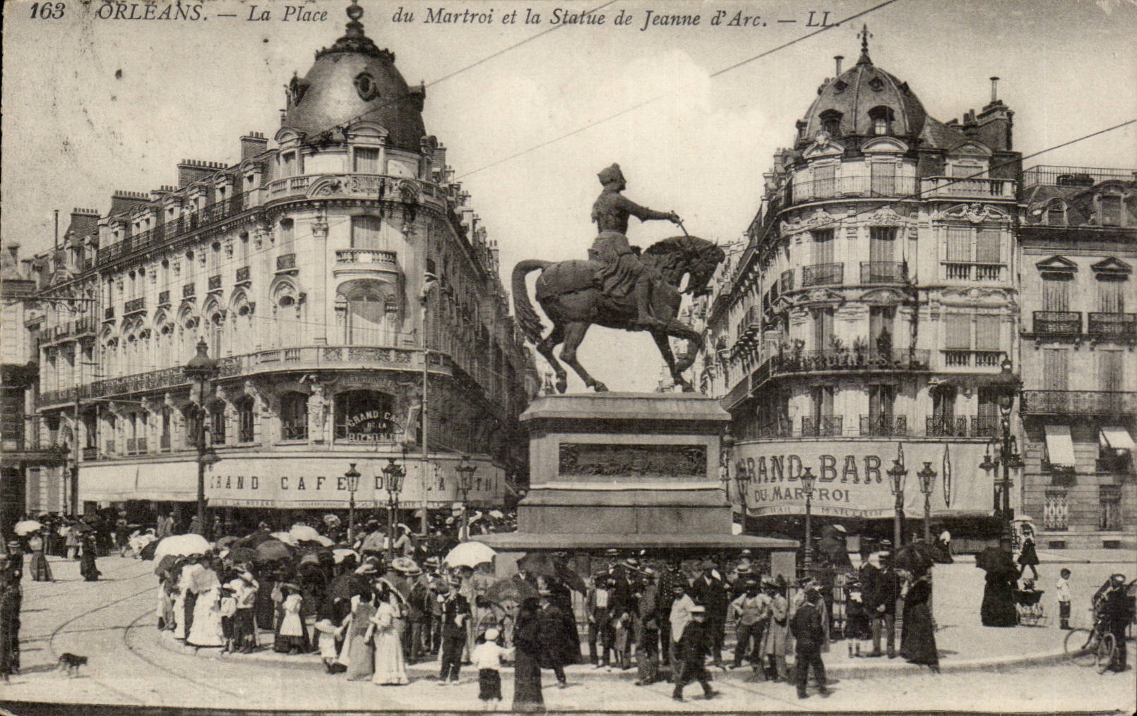 CPA Orleans the place of Martroi and Statue of Jeanne of arc