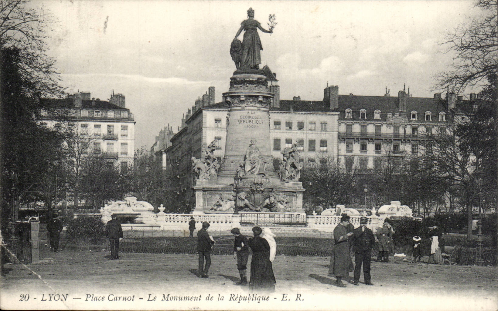 Lyon CPA Places Carnot the monument of the Republic