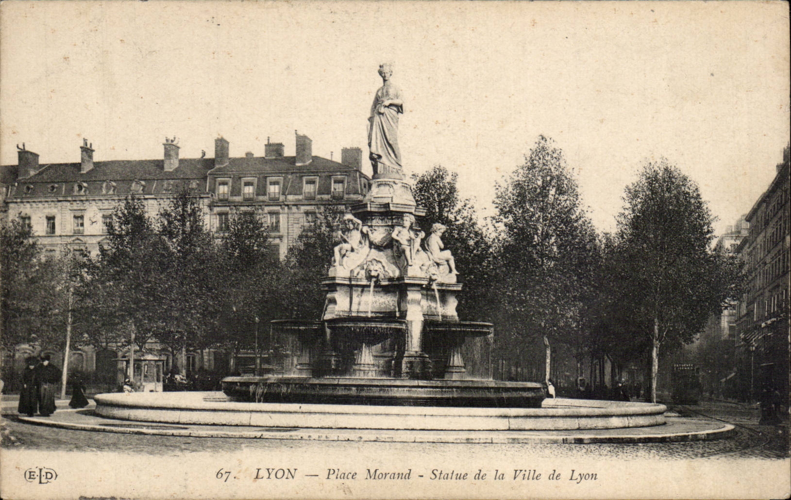 Lyon CPA Places Morand Statue of the town of Lyon