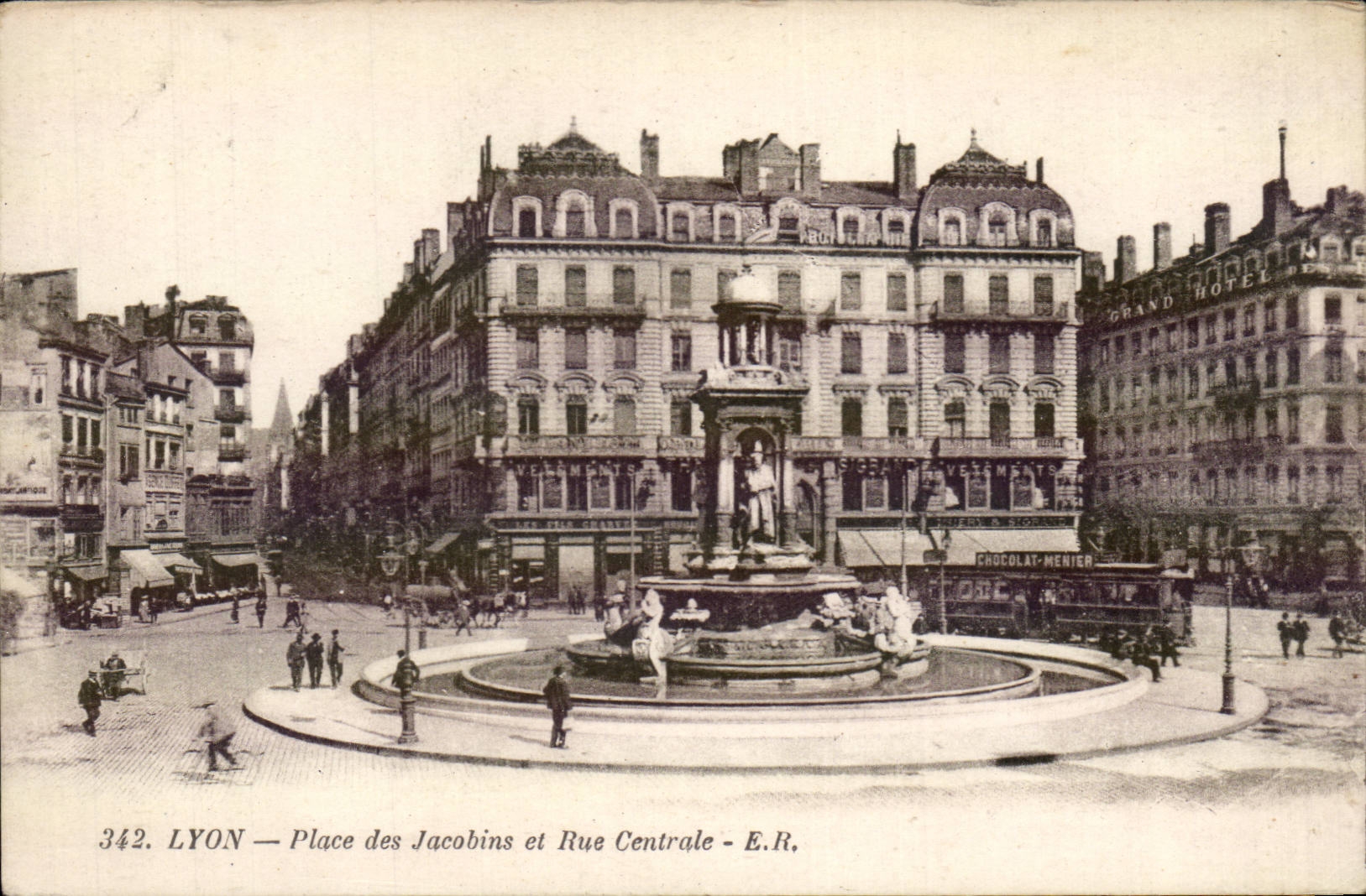 Lyon CPA Places Jacobins and central street